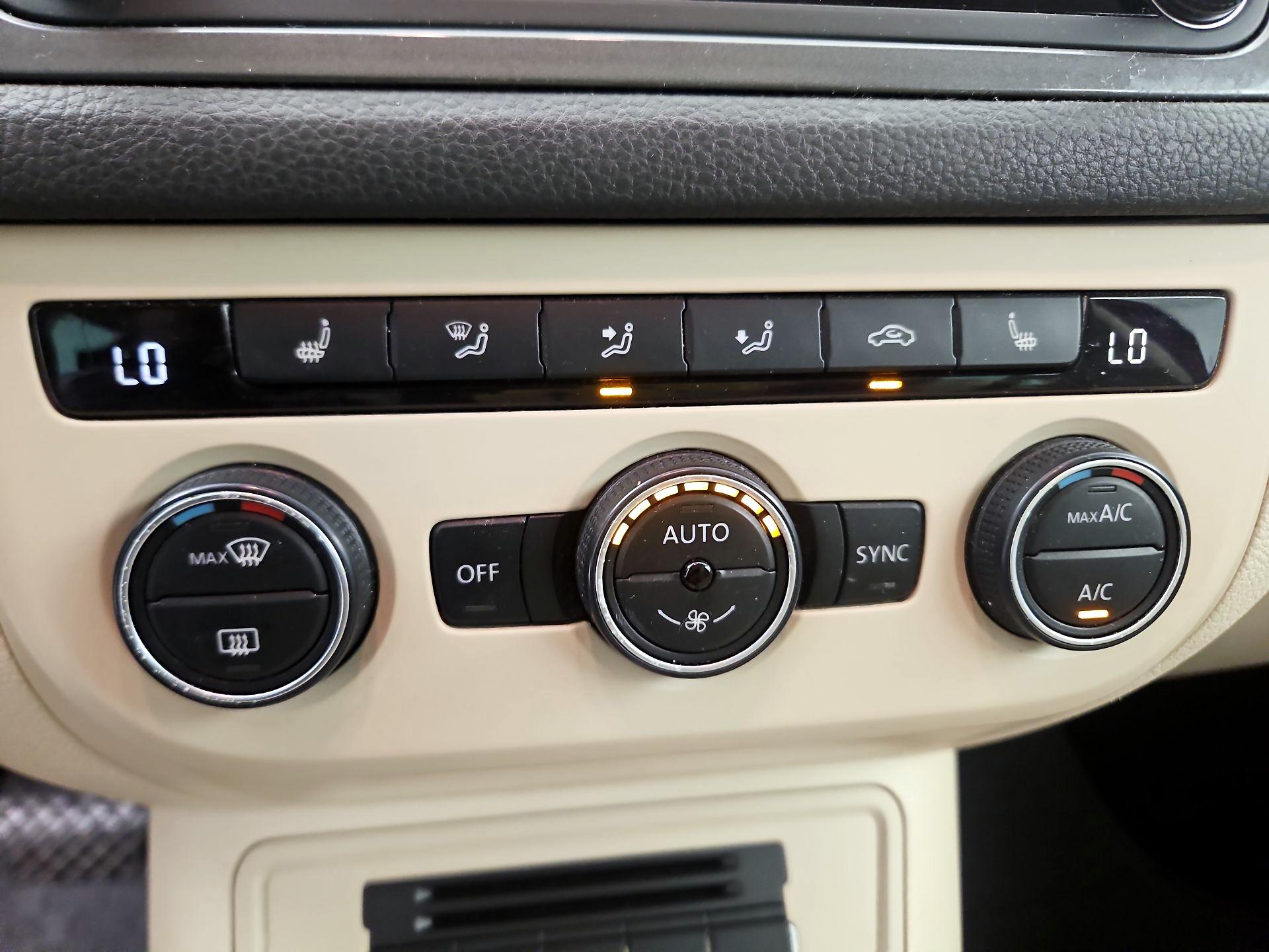 Thumbnail: 2016 Volkswagen Tiguan - 15