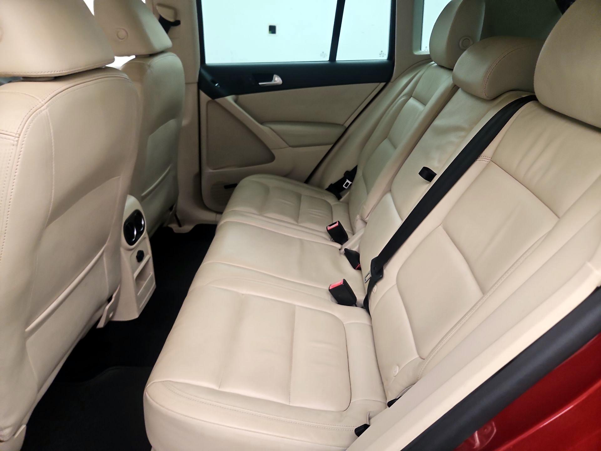 Thumbnail: 2016 Volkswagen Tiguan - 19