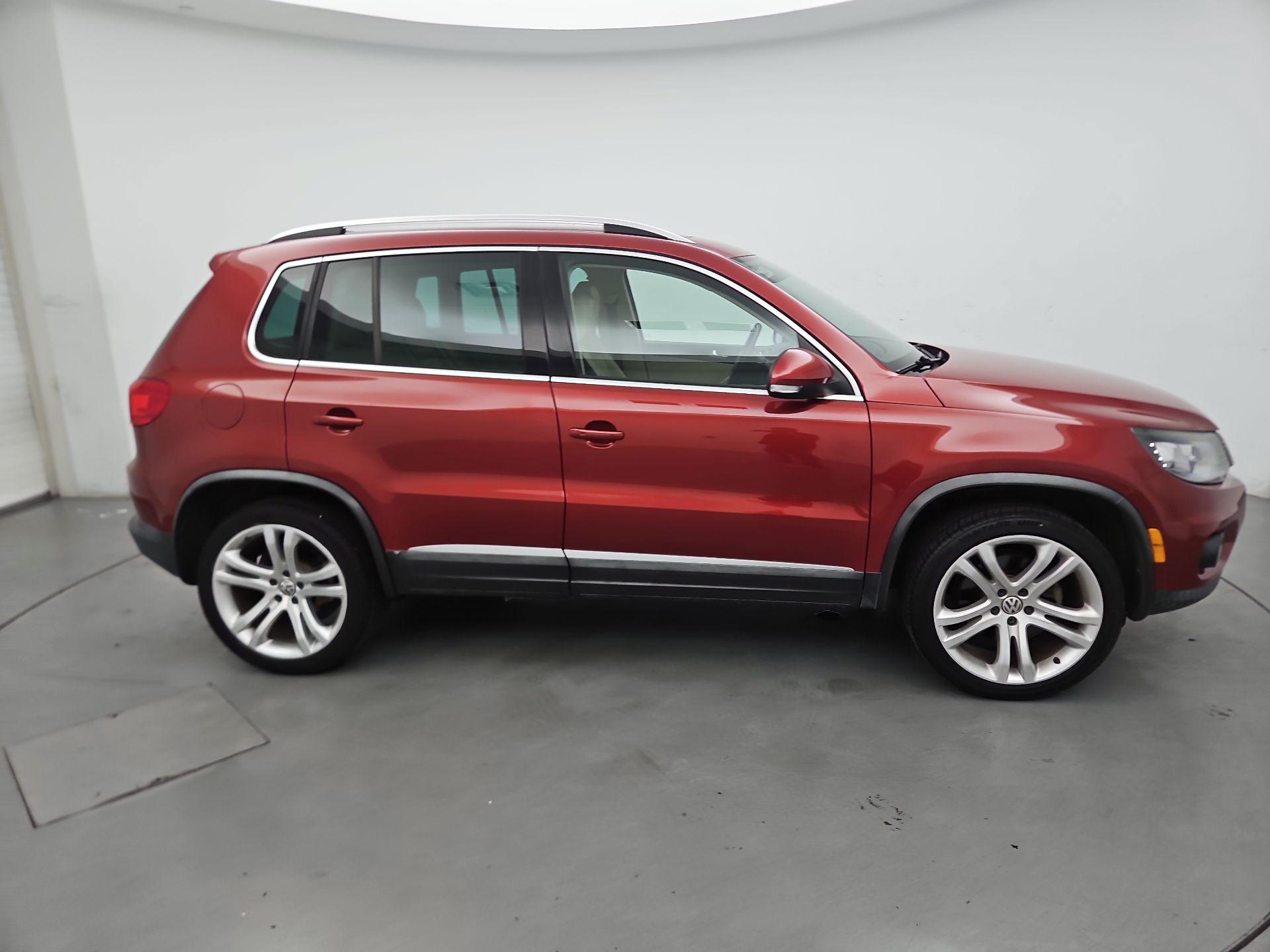 Thumbnail: 2016 Volkswagen Tiguan - 4