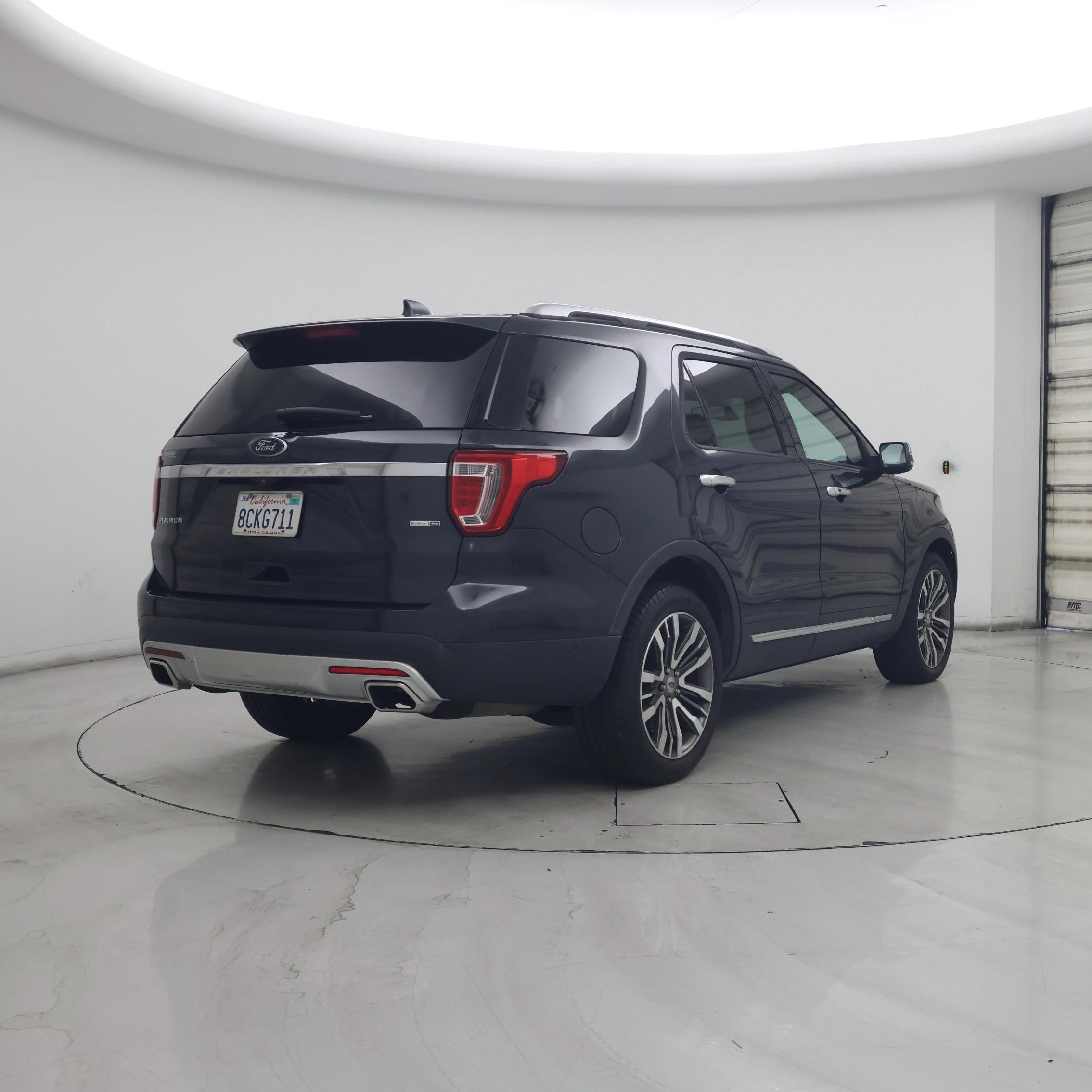 Thumbnail: 2017 Ford Explorer - 8