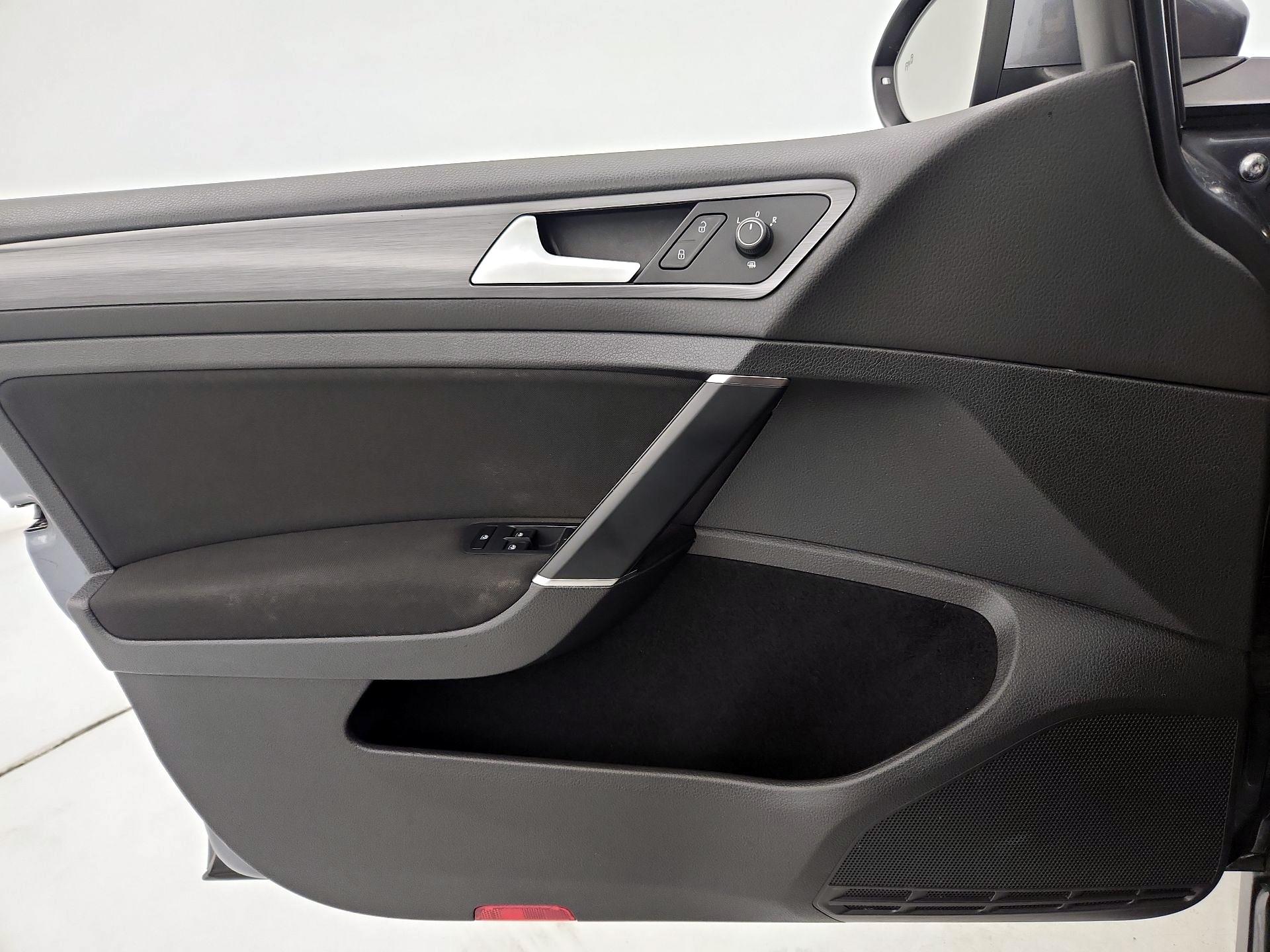 Thumbnail: 2019 Volkswagen Golf - 12