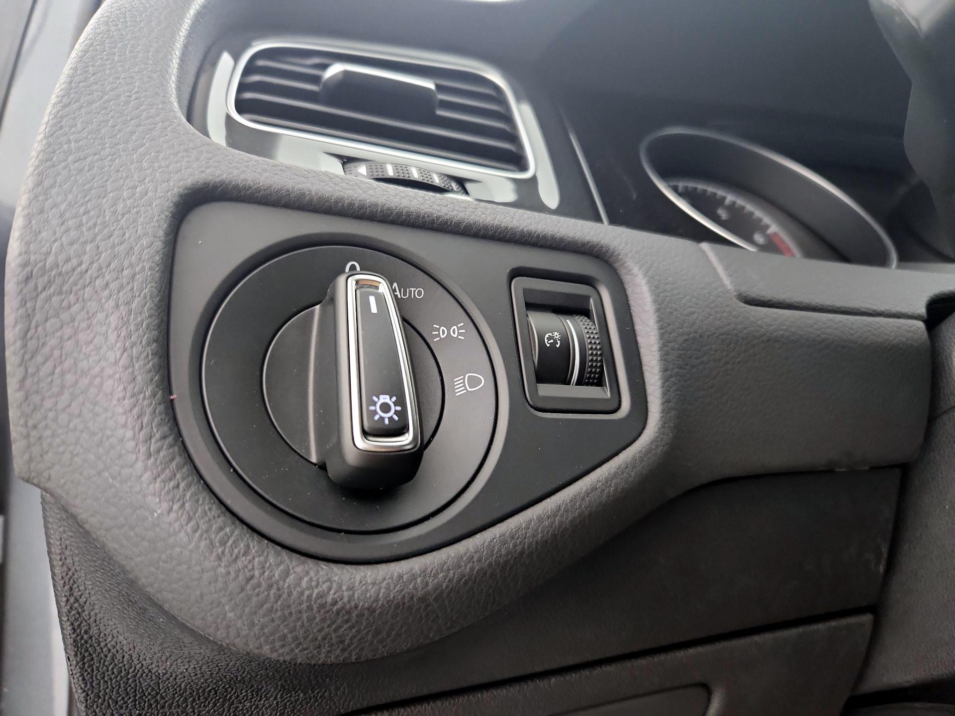 Thumbnail: 2019 Volkswagen Golf - 13