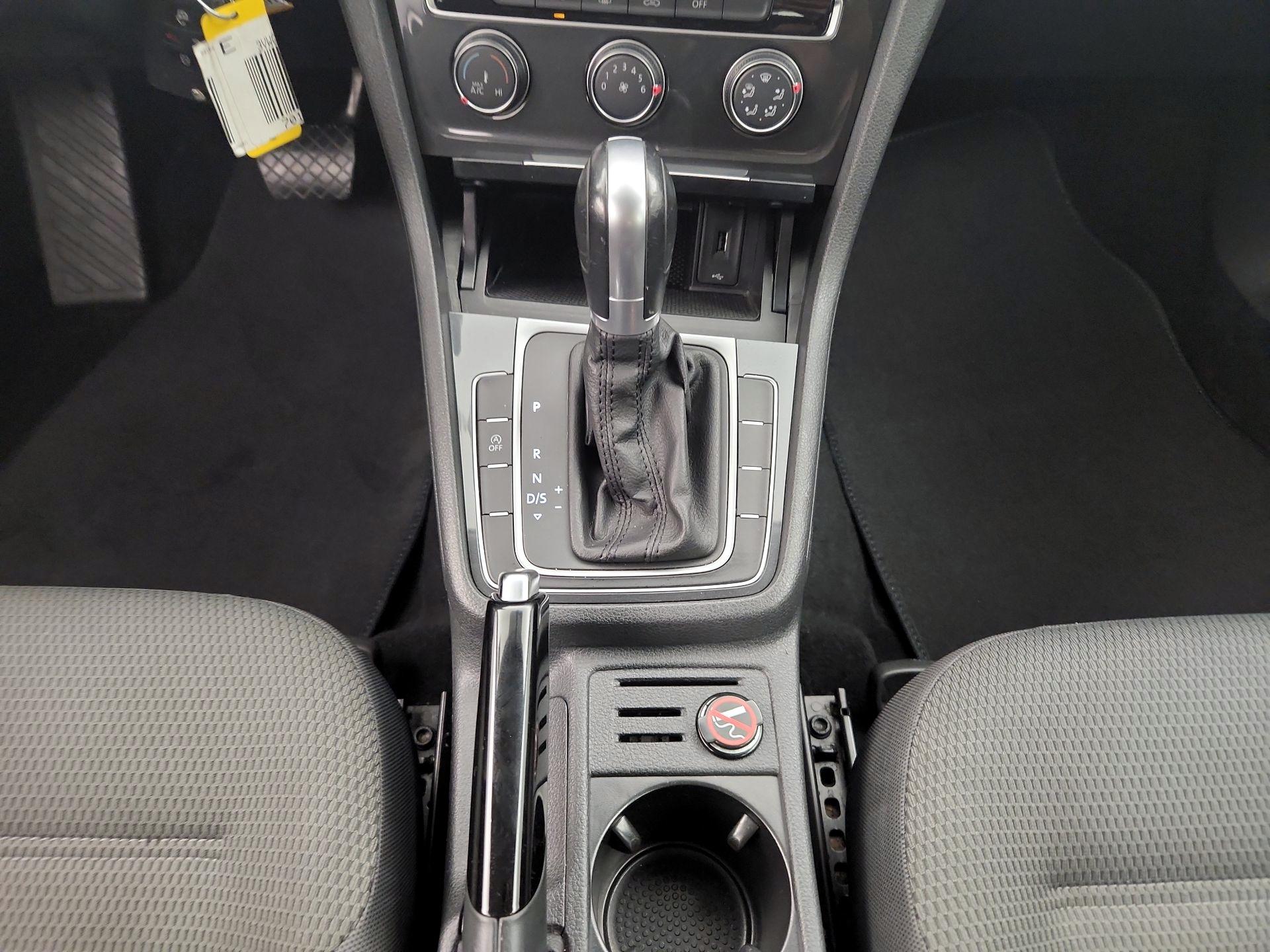 Thumbnail: 2019 Volkswagen Golf - 17