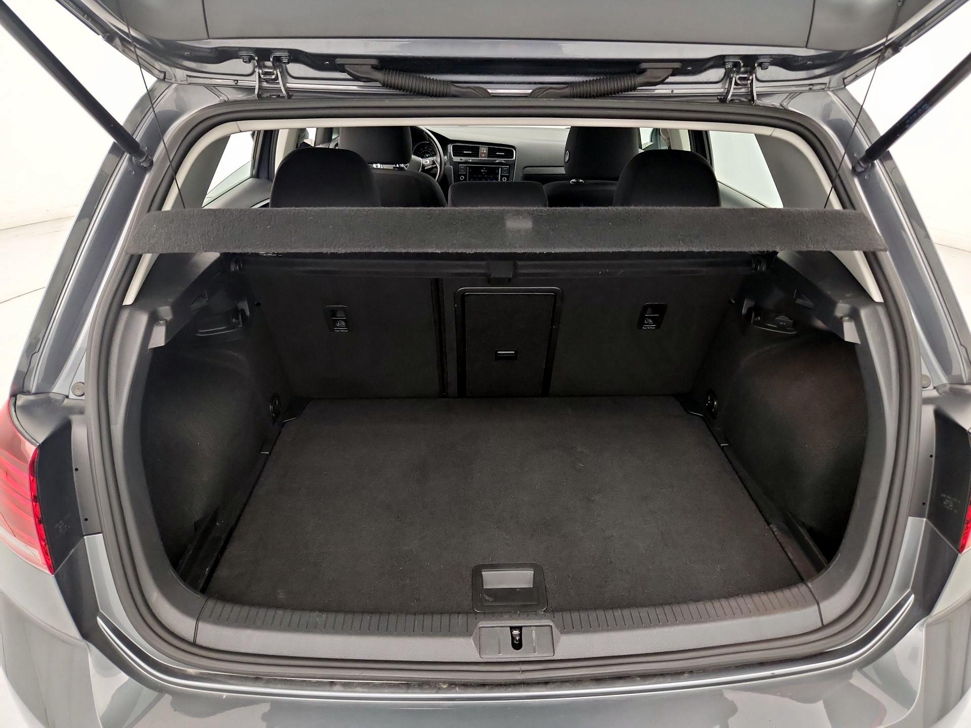 Thumbnail: 2019 Volkswagen Golf - 20