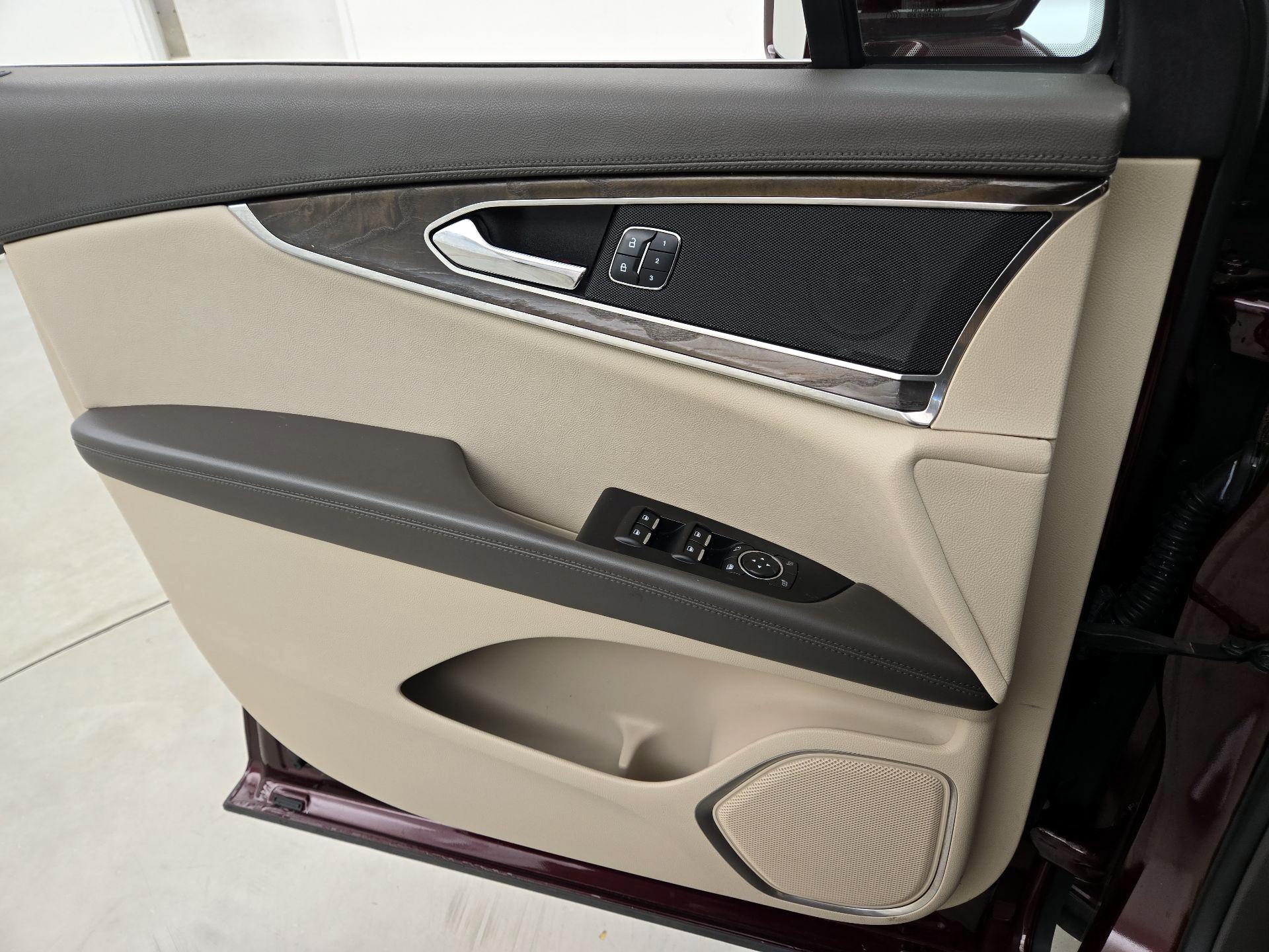 Thumbnail: 2017 Lincoln MKX - 12