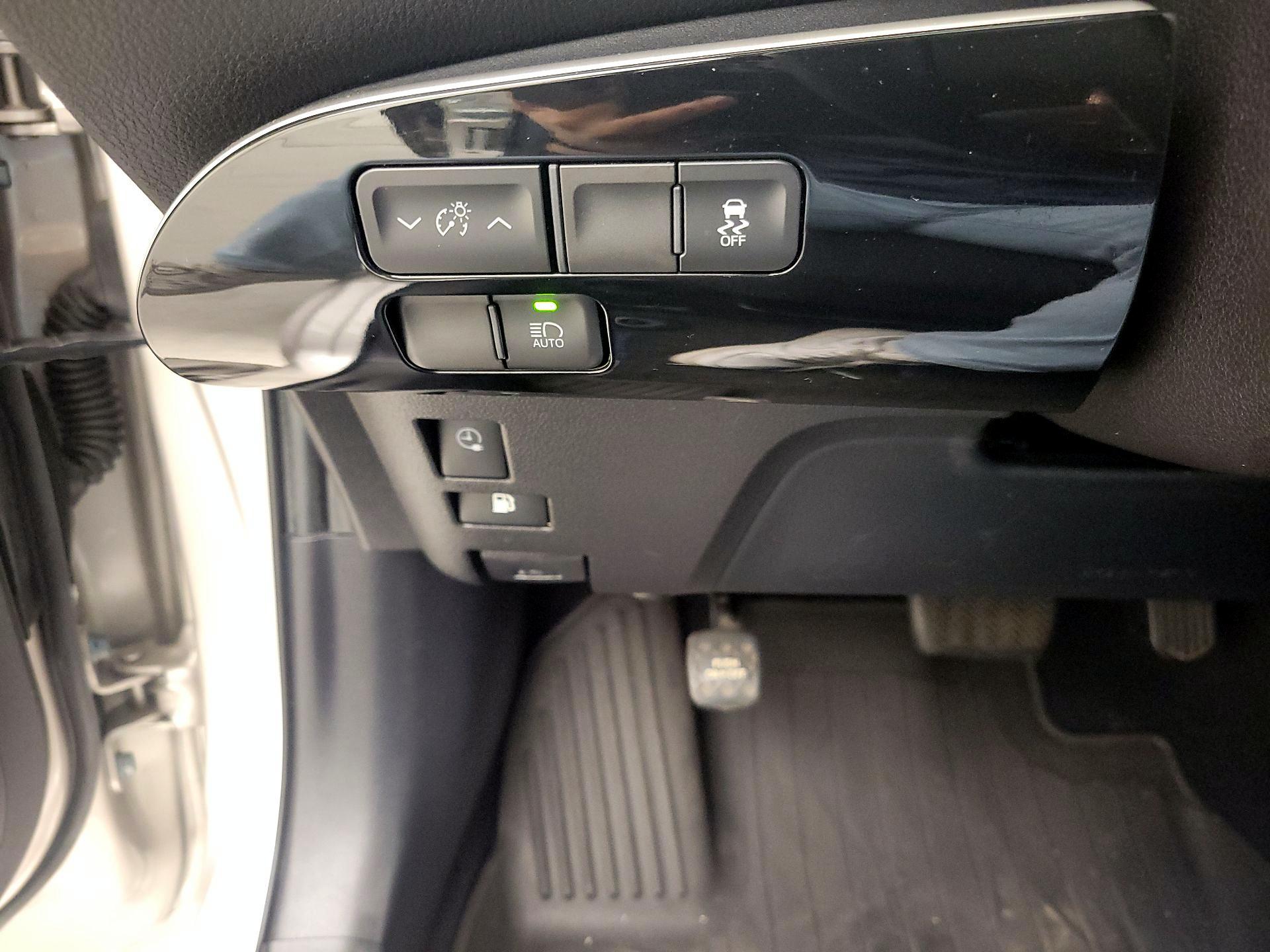 Thumbnail: 2018 Toyota Prius Prime - 13