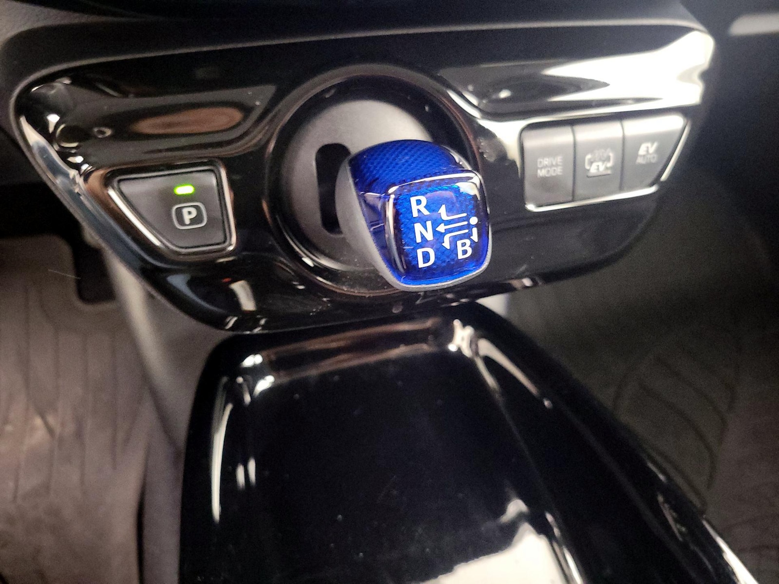 2018 Toyota Prius Prime Plus - Photo 18
