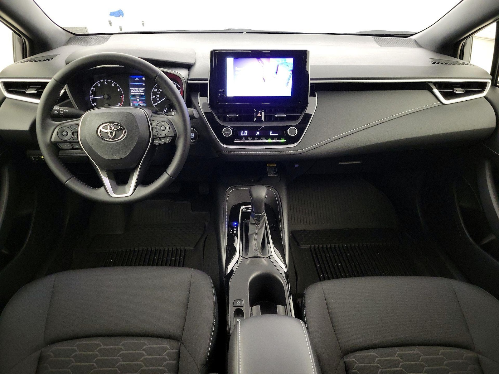 2026 Toyota Corolla Hatchback SE - Photo 10