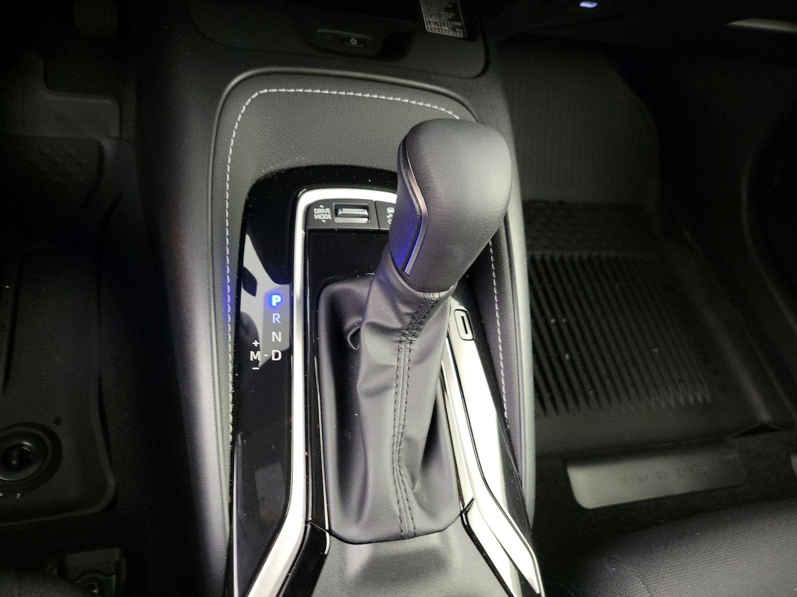 2026 Toyota Corolla Hatchback SE - Photo 18