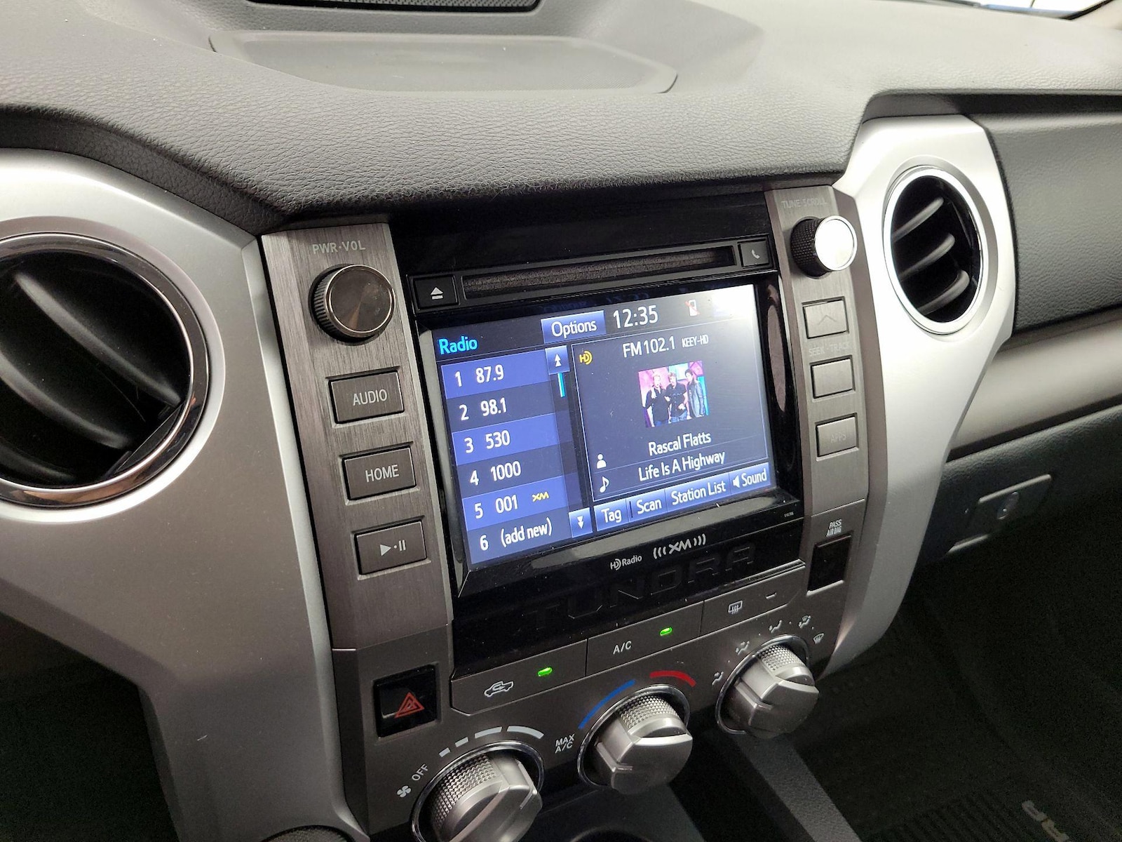 2018 Toyota Tundra SR5 - Photo 16