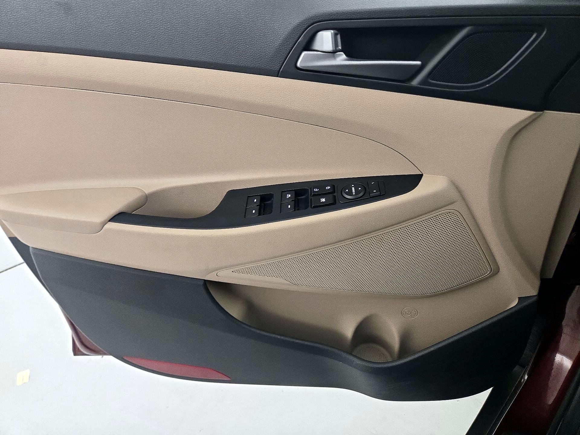 Thumbnail: 2016 Hyundai Tucson - 12