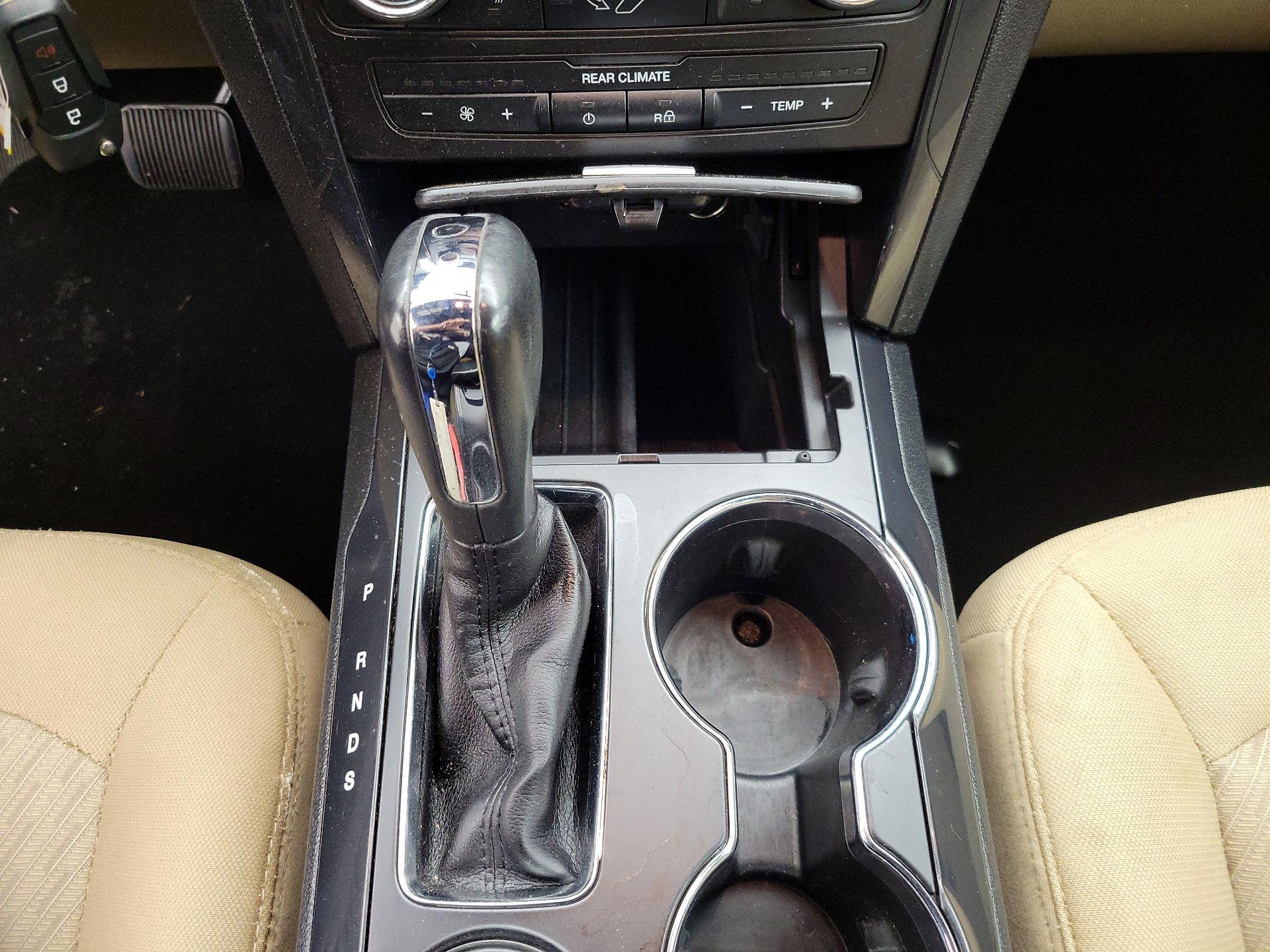 Thumbnail: 2016 Ford Explorer - 17