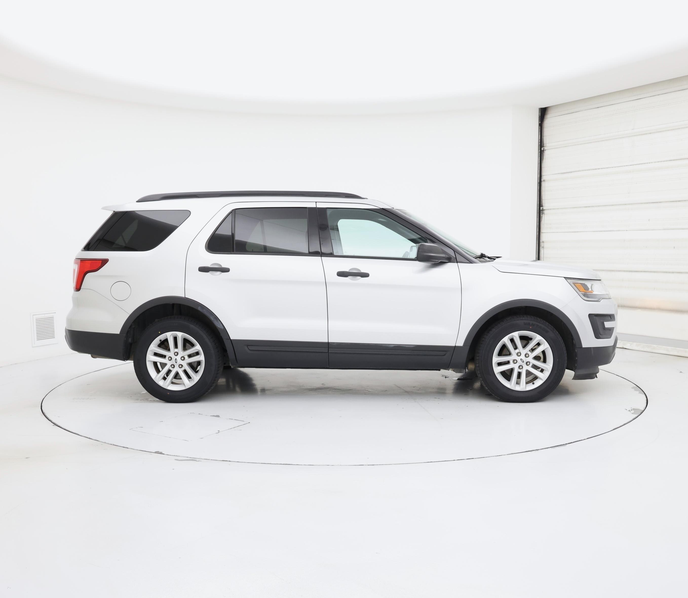 Thumbnail: 2016 Ford Explorer - 7