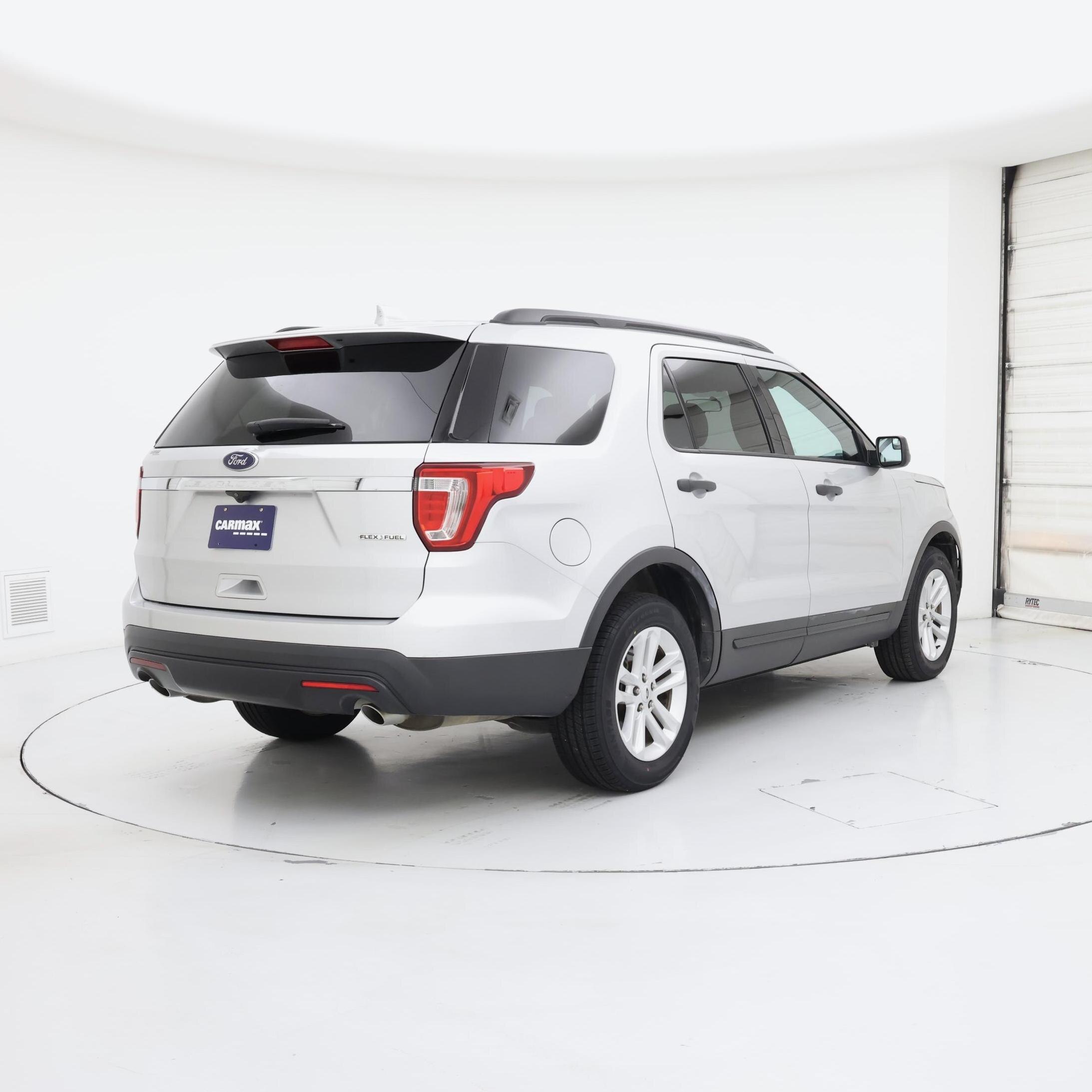 Thumbnail: 2016 Ford Explorer - 8