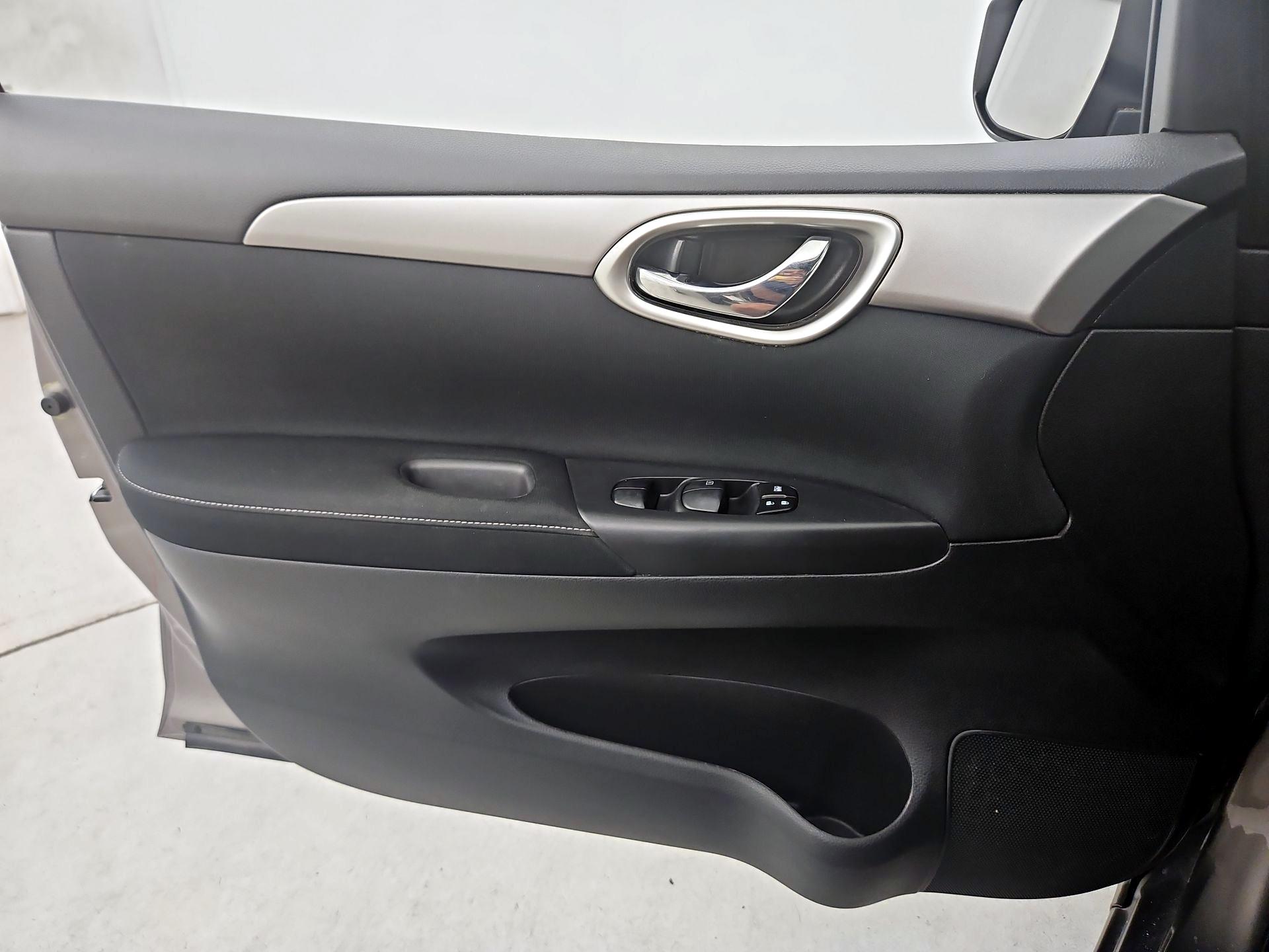 Thumbnail: 2015 Nissan Sentra - 12