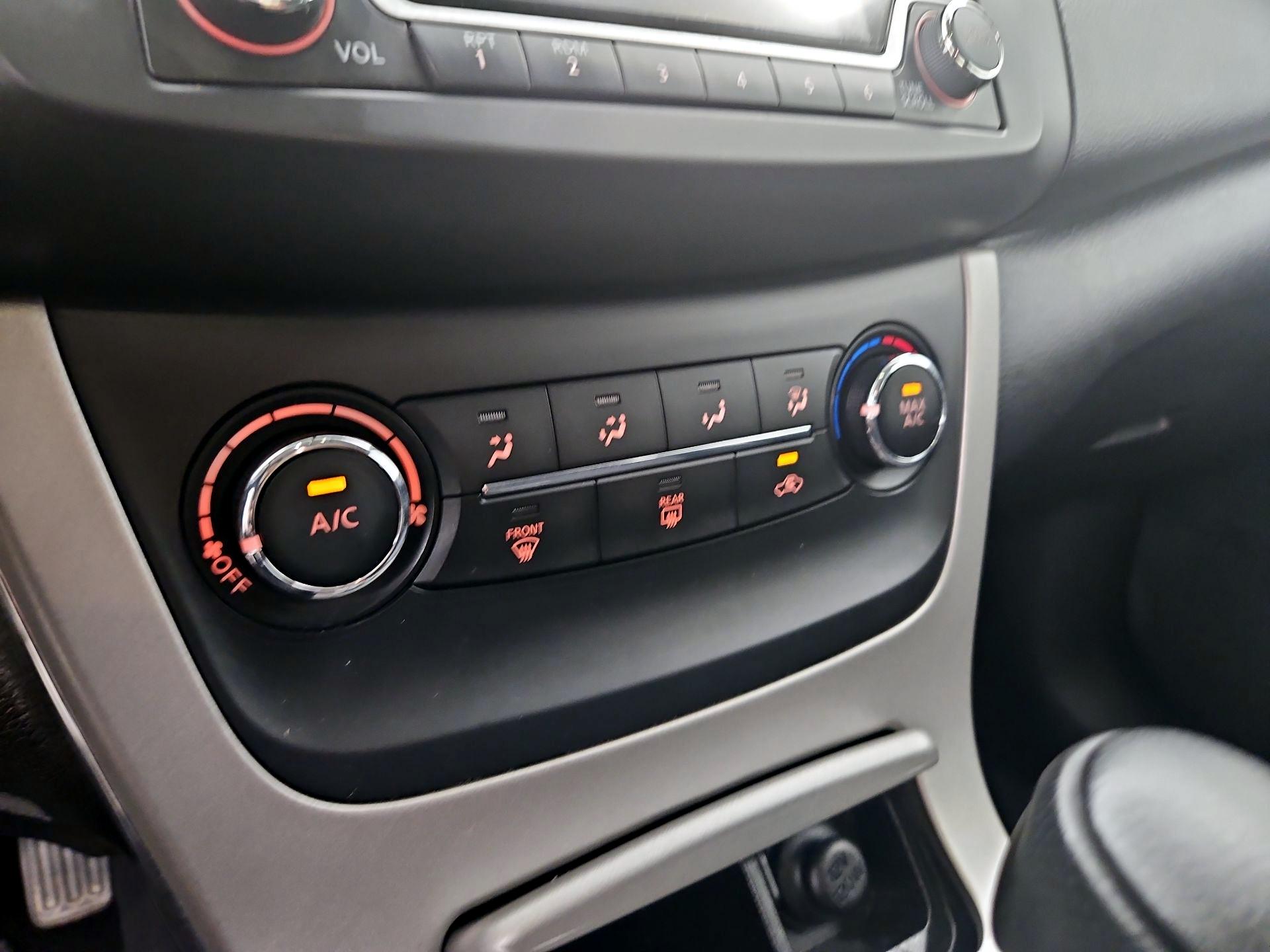 Thumbnail: 2015 Nissan Sentra - 16