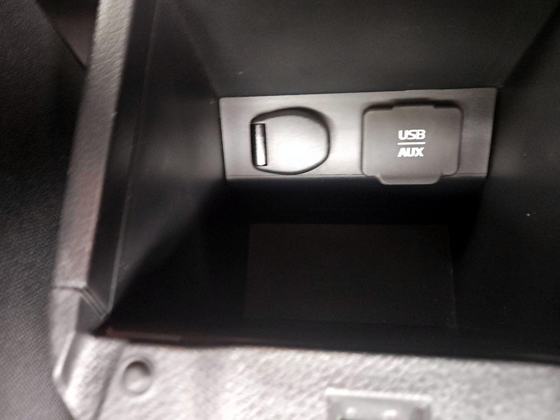 Thumbnail: 2015 Nissan Sentra - 18