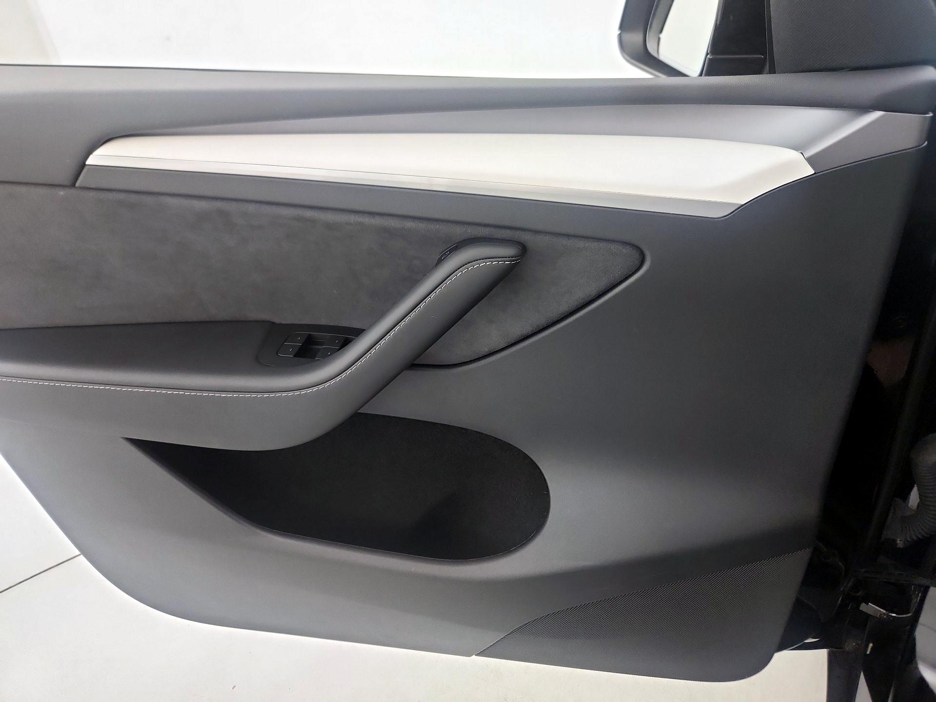 Thumbnail: 2023 Tesla Model Y - 12
