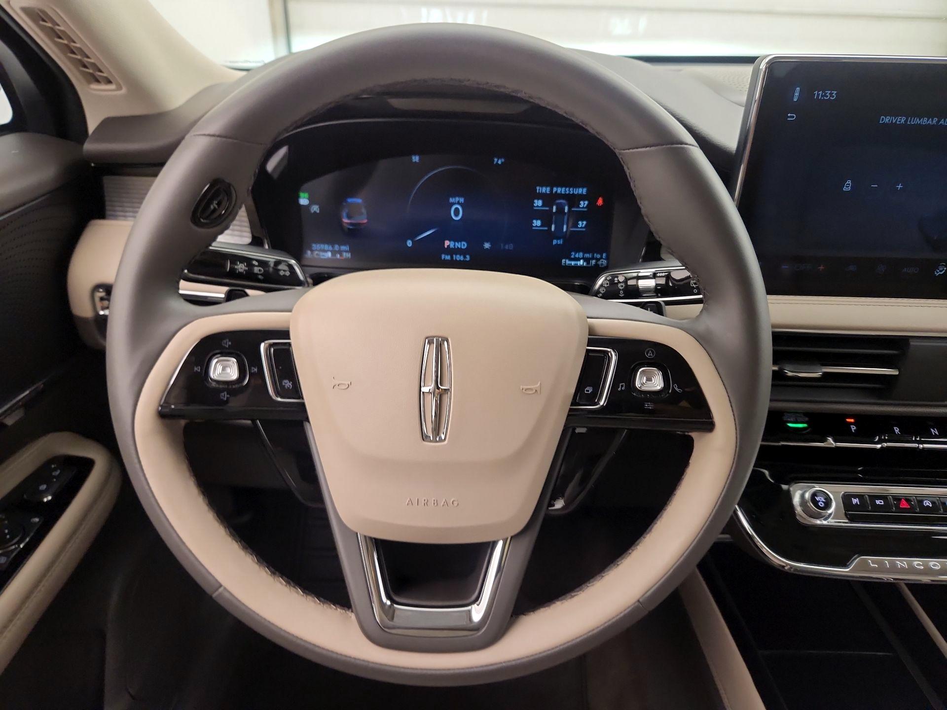 Thumbnail: 2023 Lincoln Corsair - 10