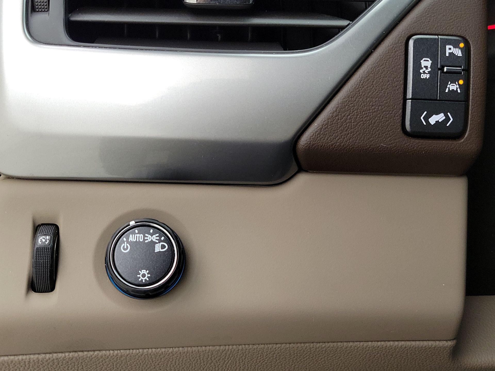 Thumbnail: 2017 Chevrolet Tahoe - 13