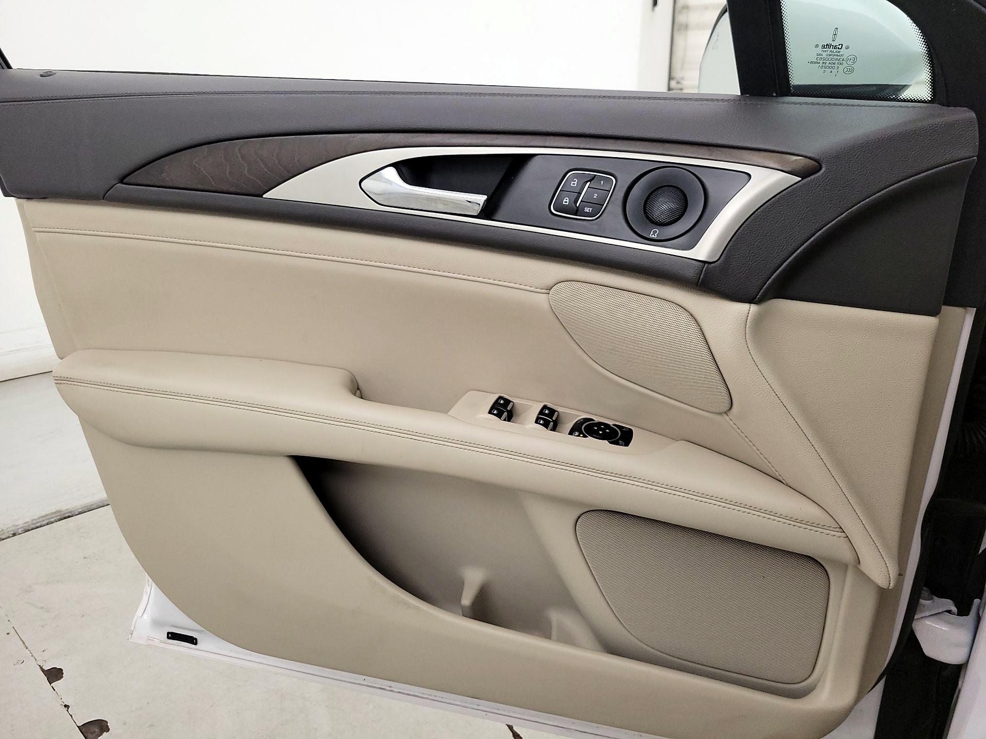 Thumbnail: 2018 Lincoln MKZ - 12
