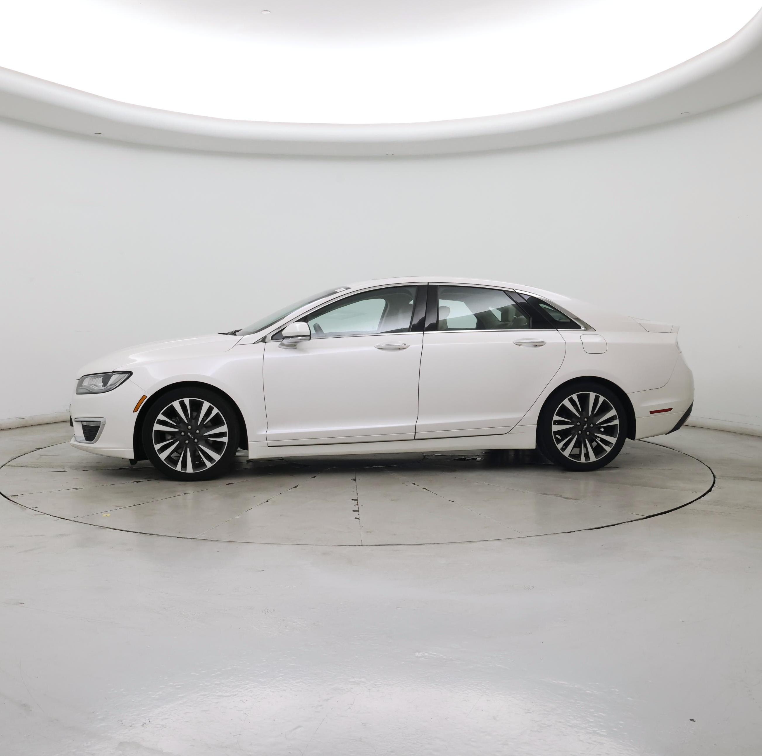 Thumbnail: 2018 Lincoln MKZ - 3