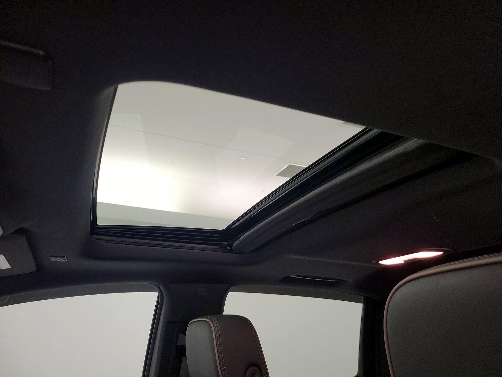 Sunroof(s) & Overhead Airbags