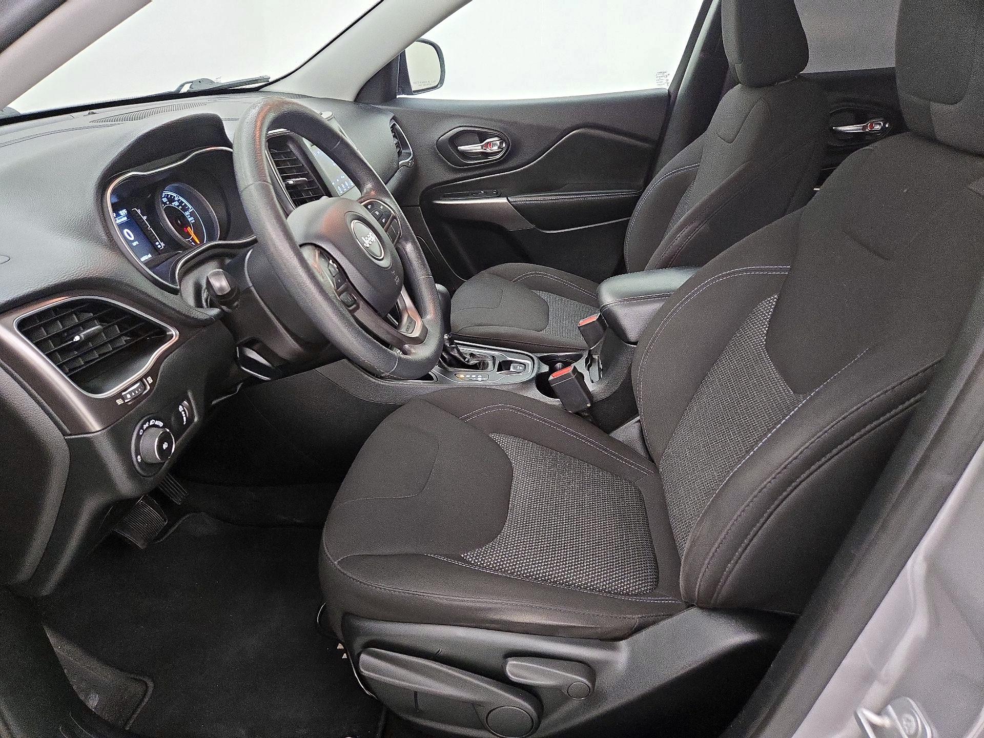 Thumbnail: 2019 Jeep Cherokee - 9
