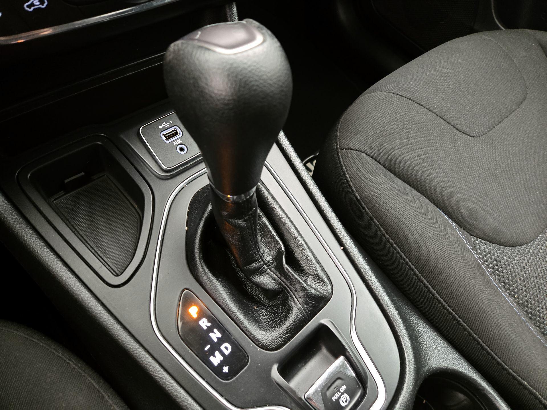 Thumbnail: 2019 Jeep Cherokee - 15