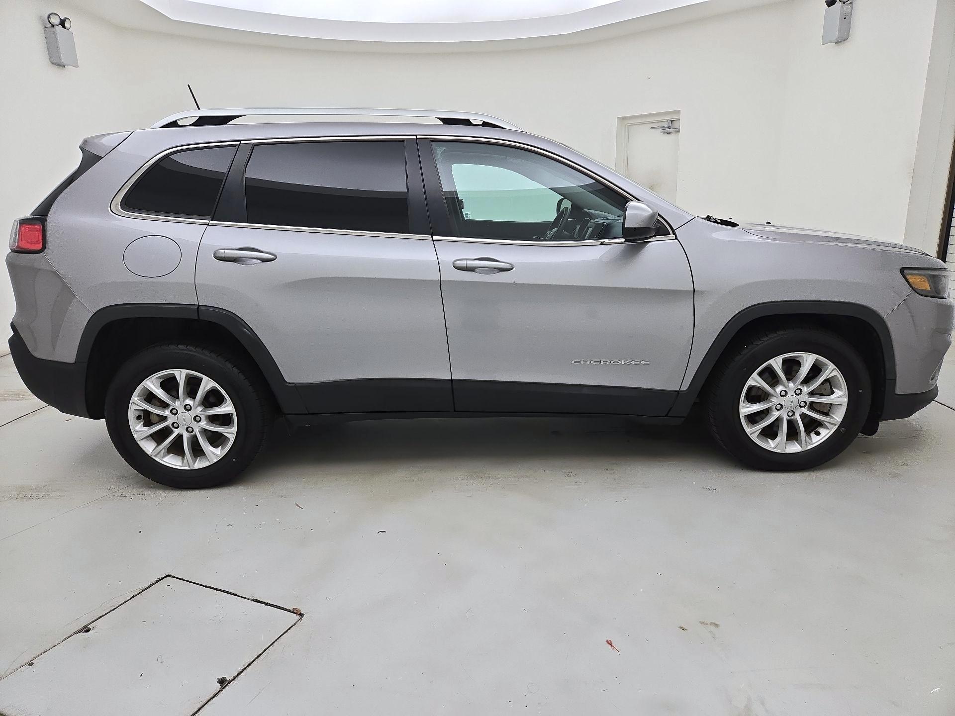 Thumbnail: 2019 Jeep Cherokee - 4