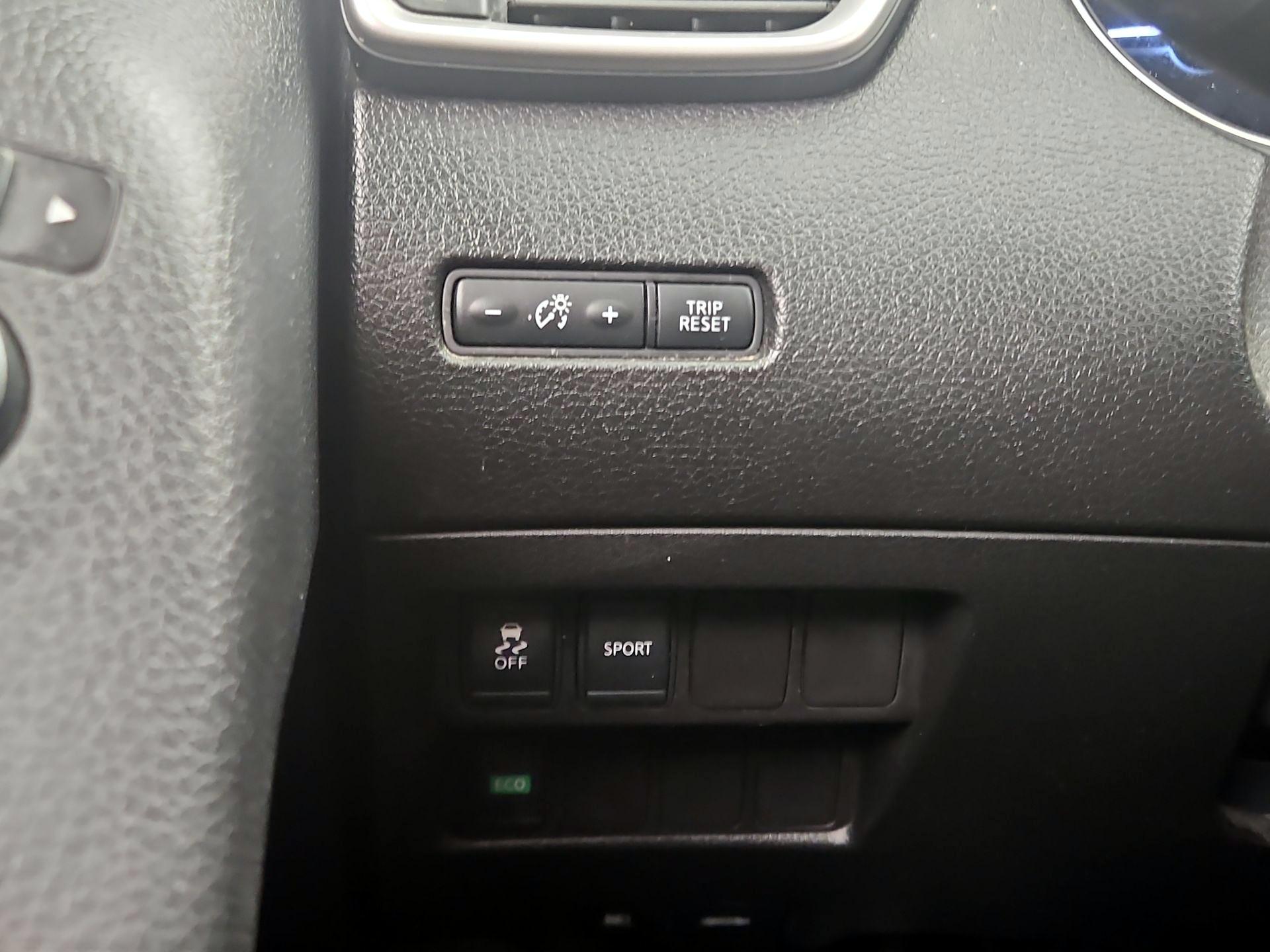 Thumbnail: 2015 Nissan Rogue - 13