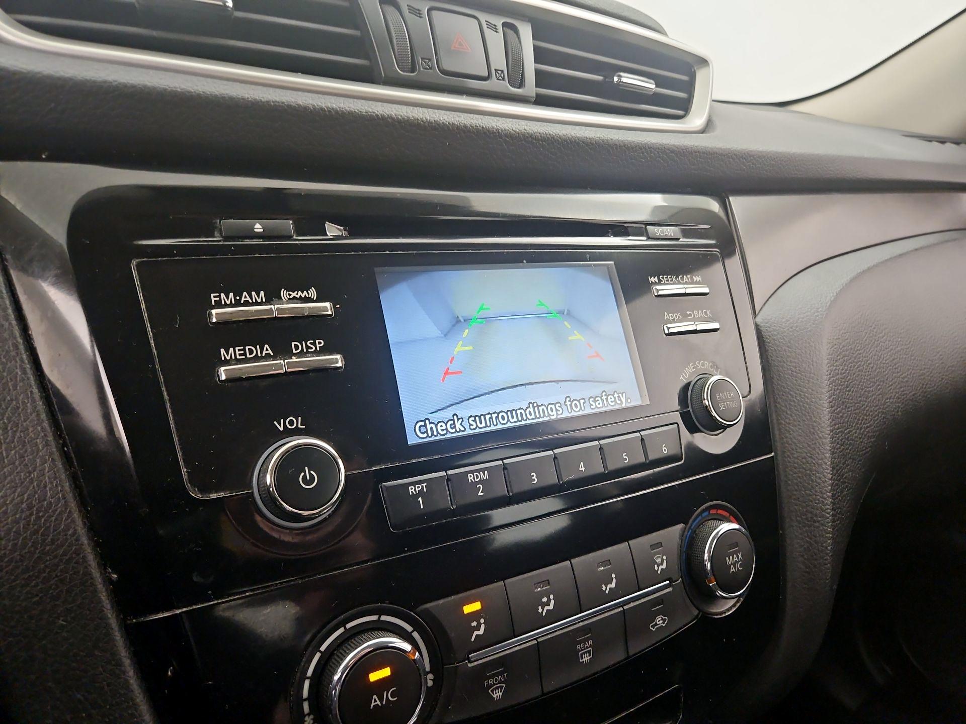 Thumbnail: 2015 Nissan Rogue - 15