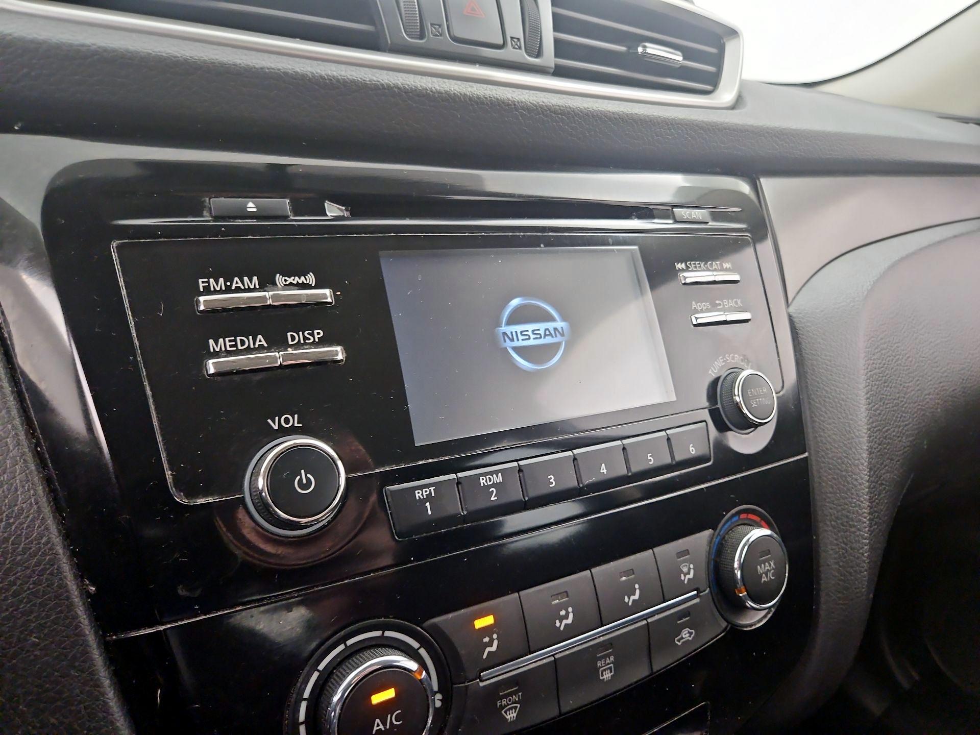 Thumbnail: 2015 Nissan Rogue - 16