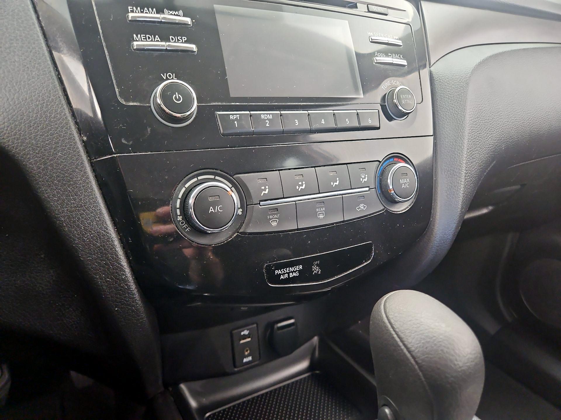 Thumbnail: 2015 Nissan Rogue - 17
