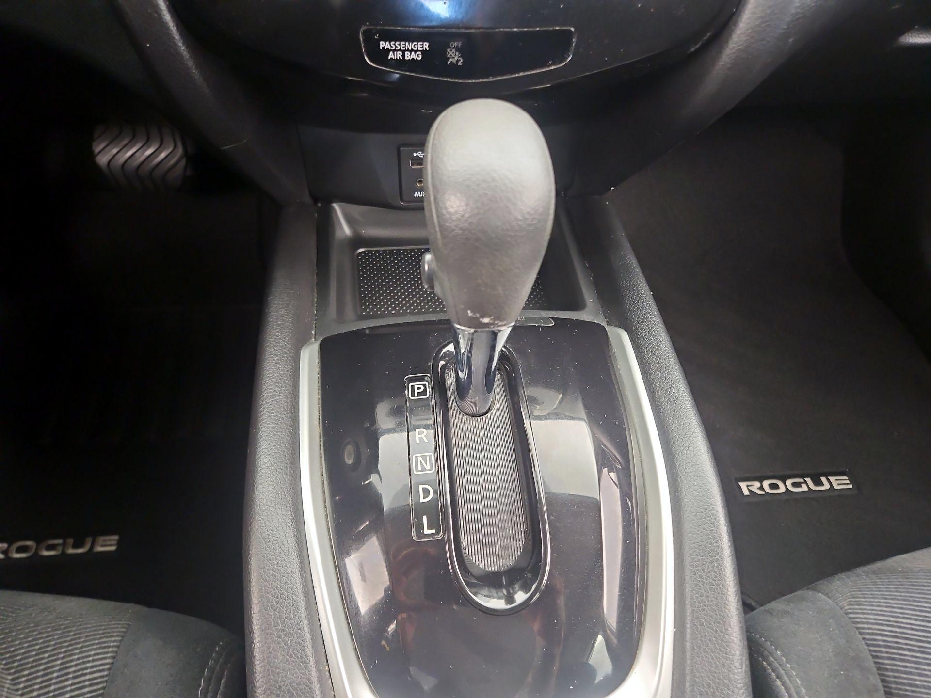 Thumbnail: 2015 Nissan Rogue - 18