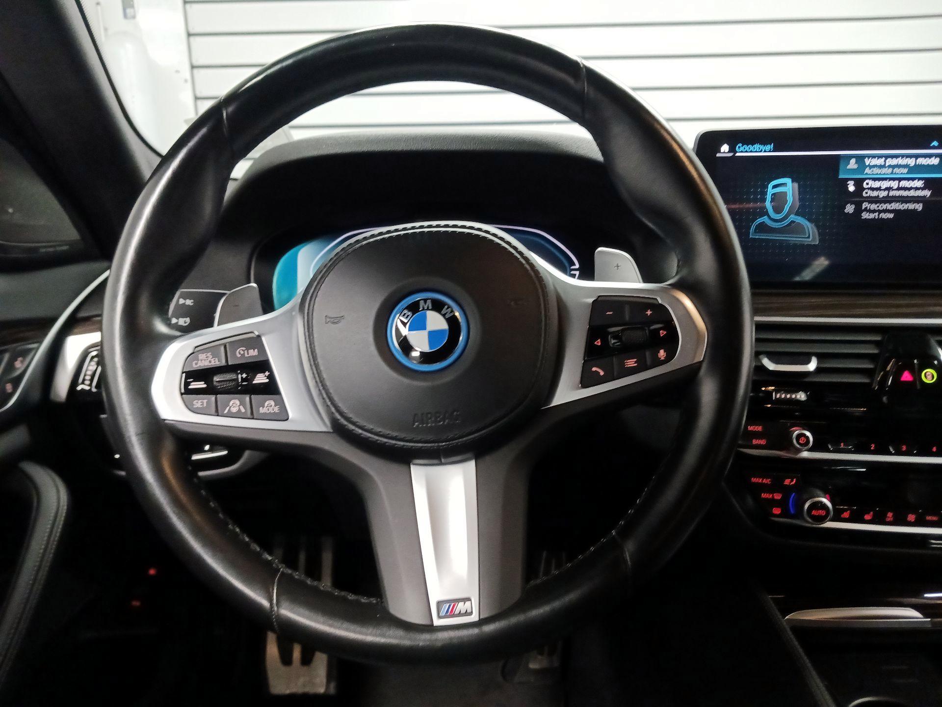 Thumbnail: 2023 BMW 5 Series - 10
