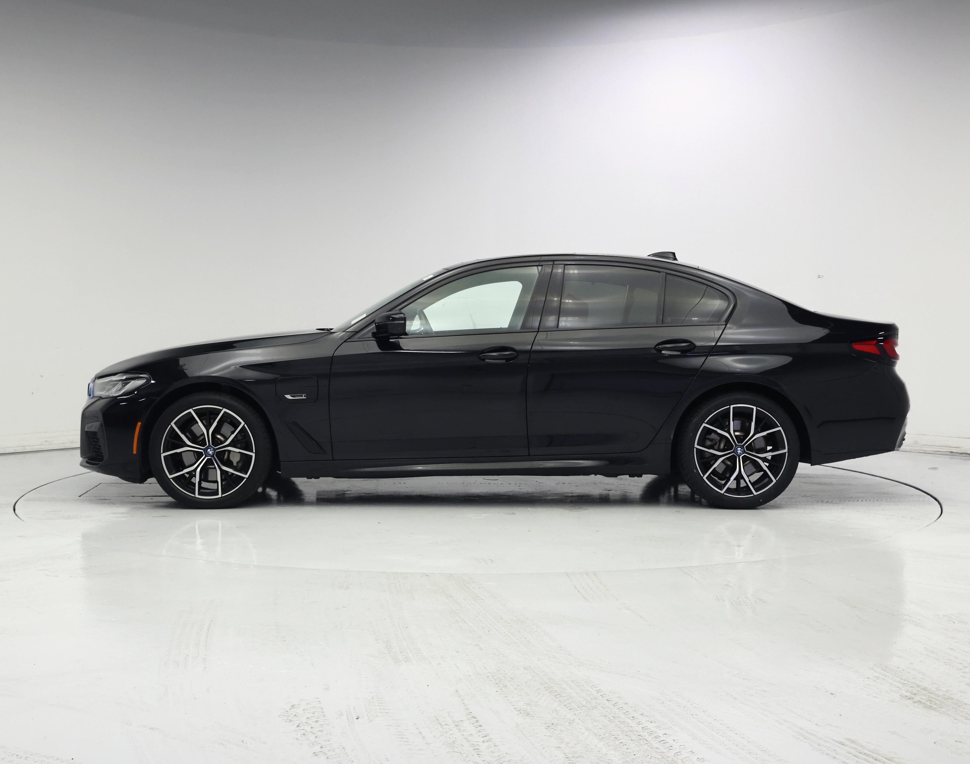 Thumbnail: 2023 BMW 5 Series - 3