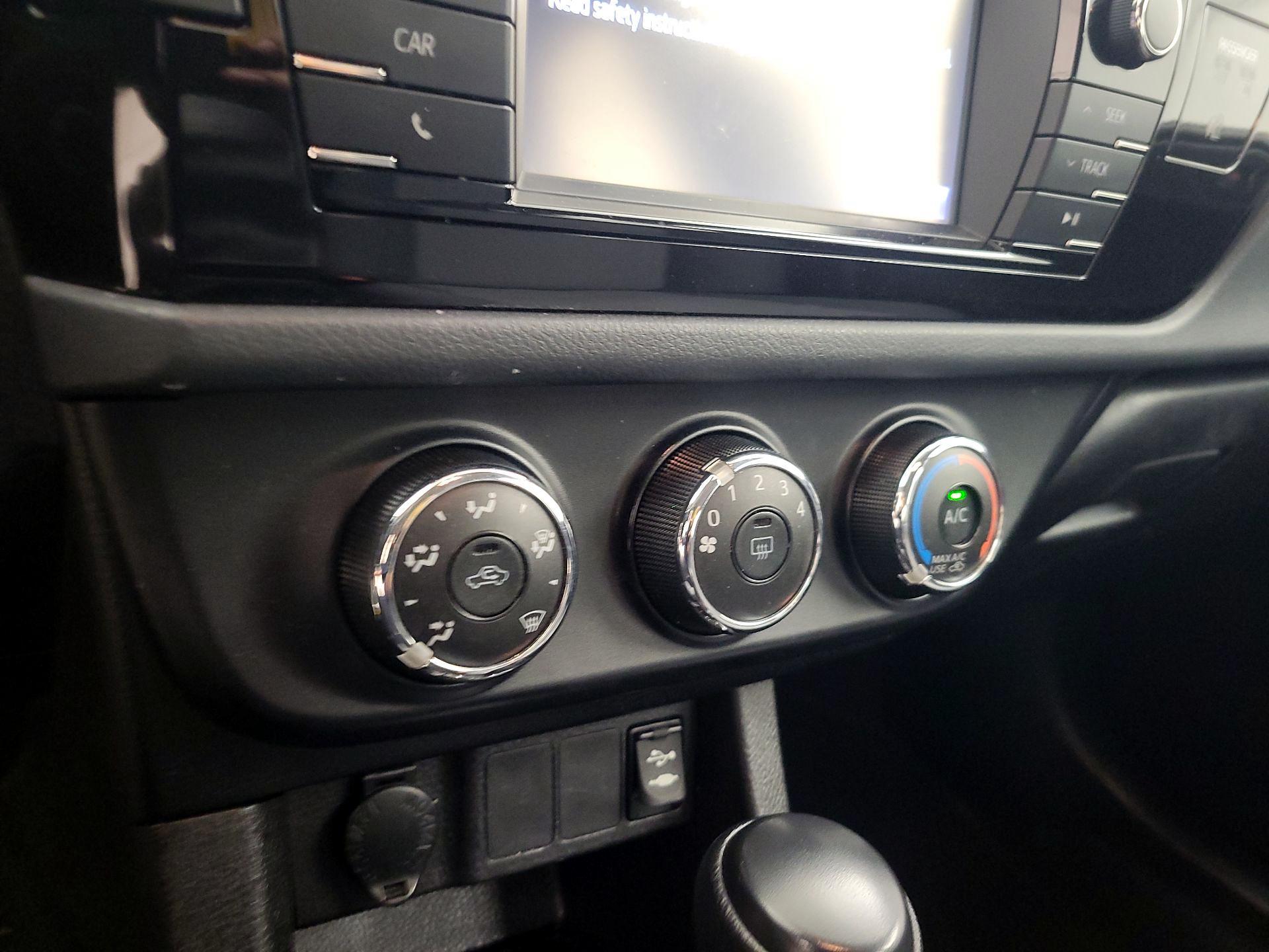 Thumbnail: 2016 Toyota Corolla - 15
