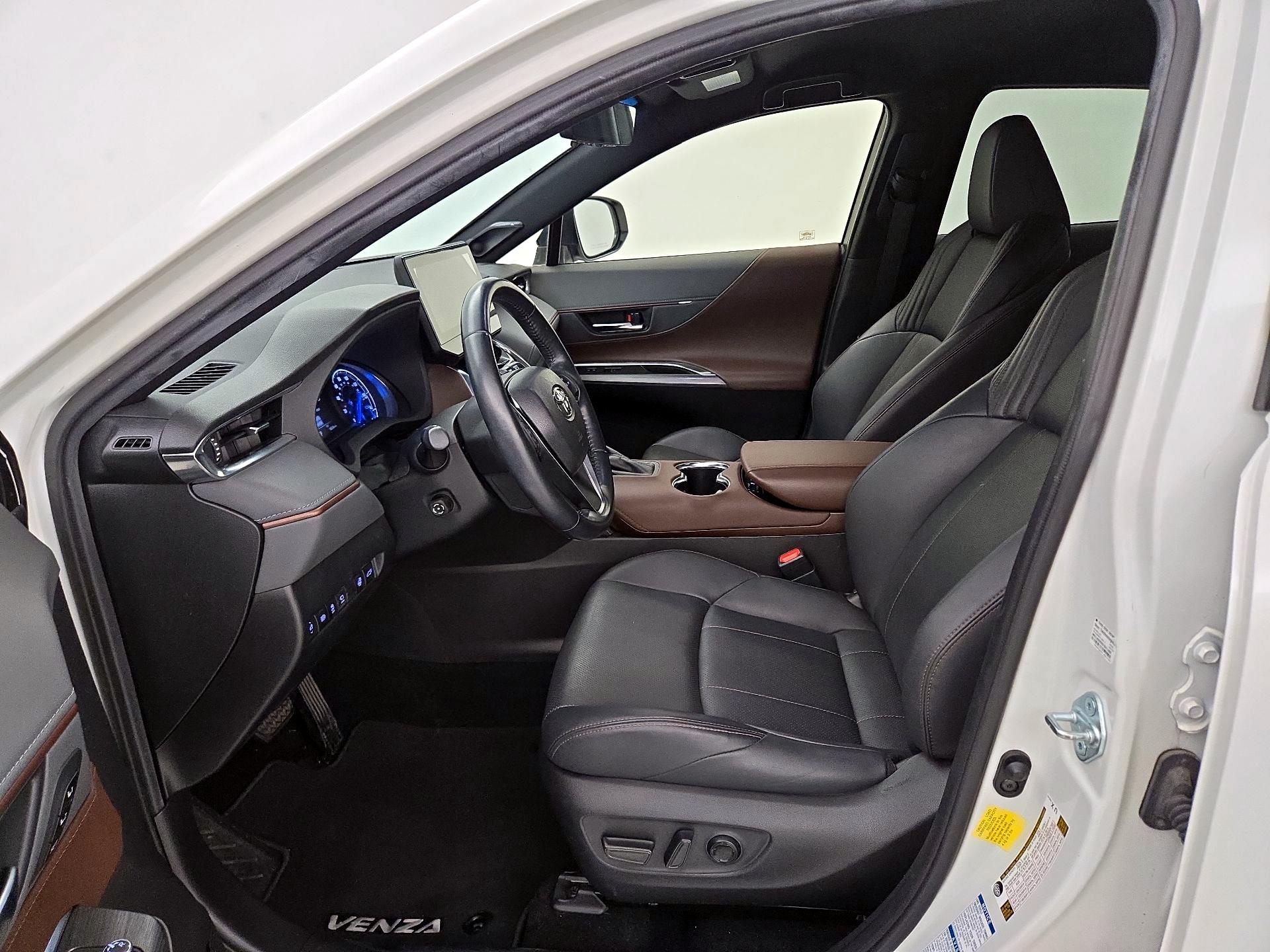 Thumbnail: 2021 Toyota Venza - 11