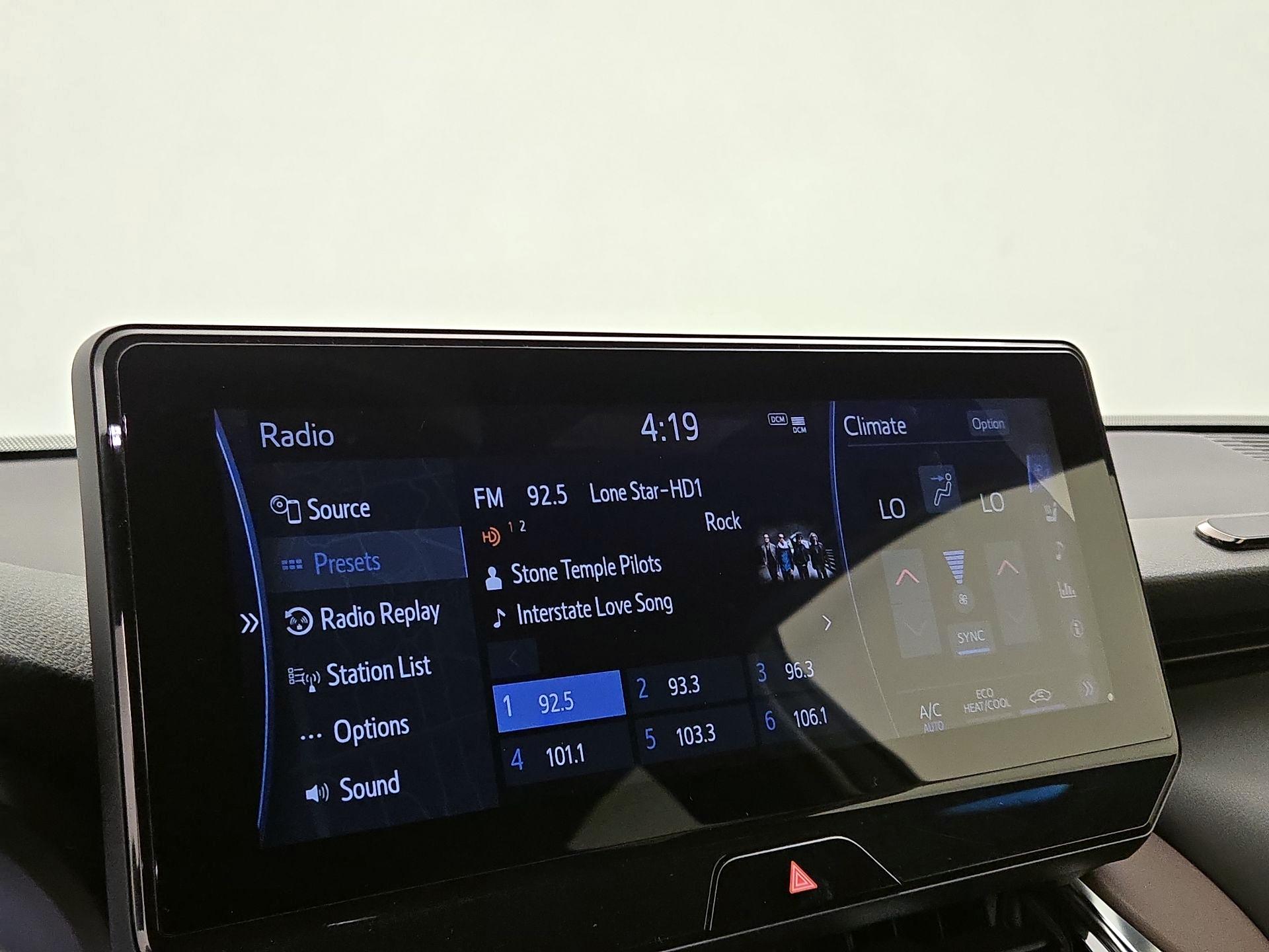 Thumbnail: 2021 Toyota Venza - 16