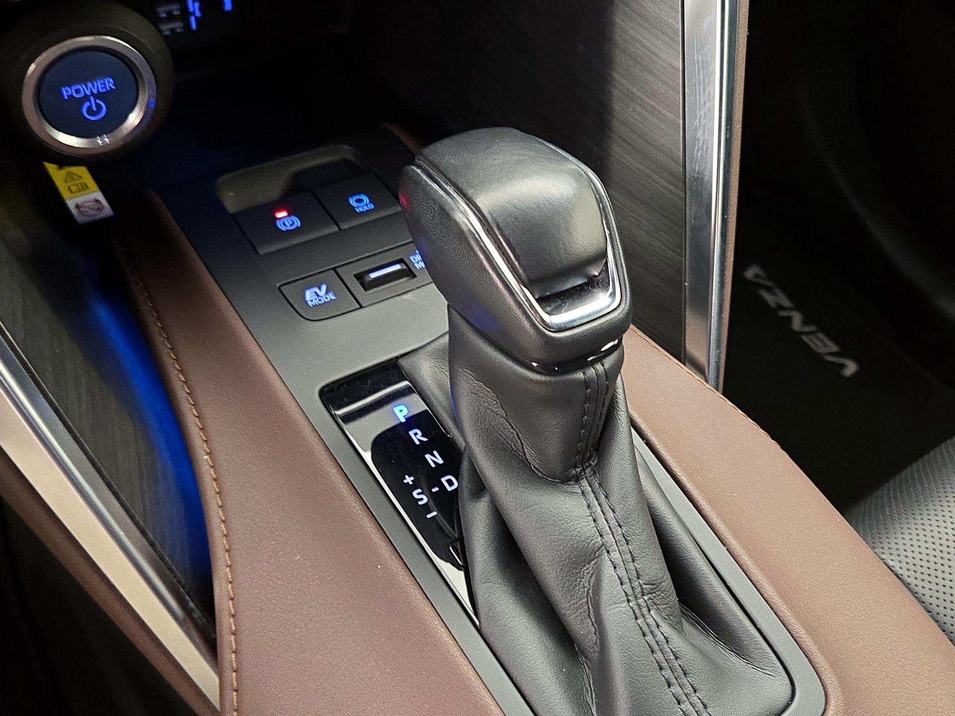Thumbnail: 2021 Toyota Venza - 18