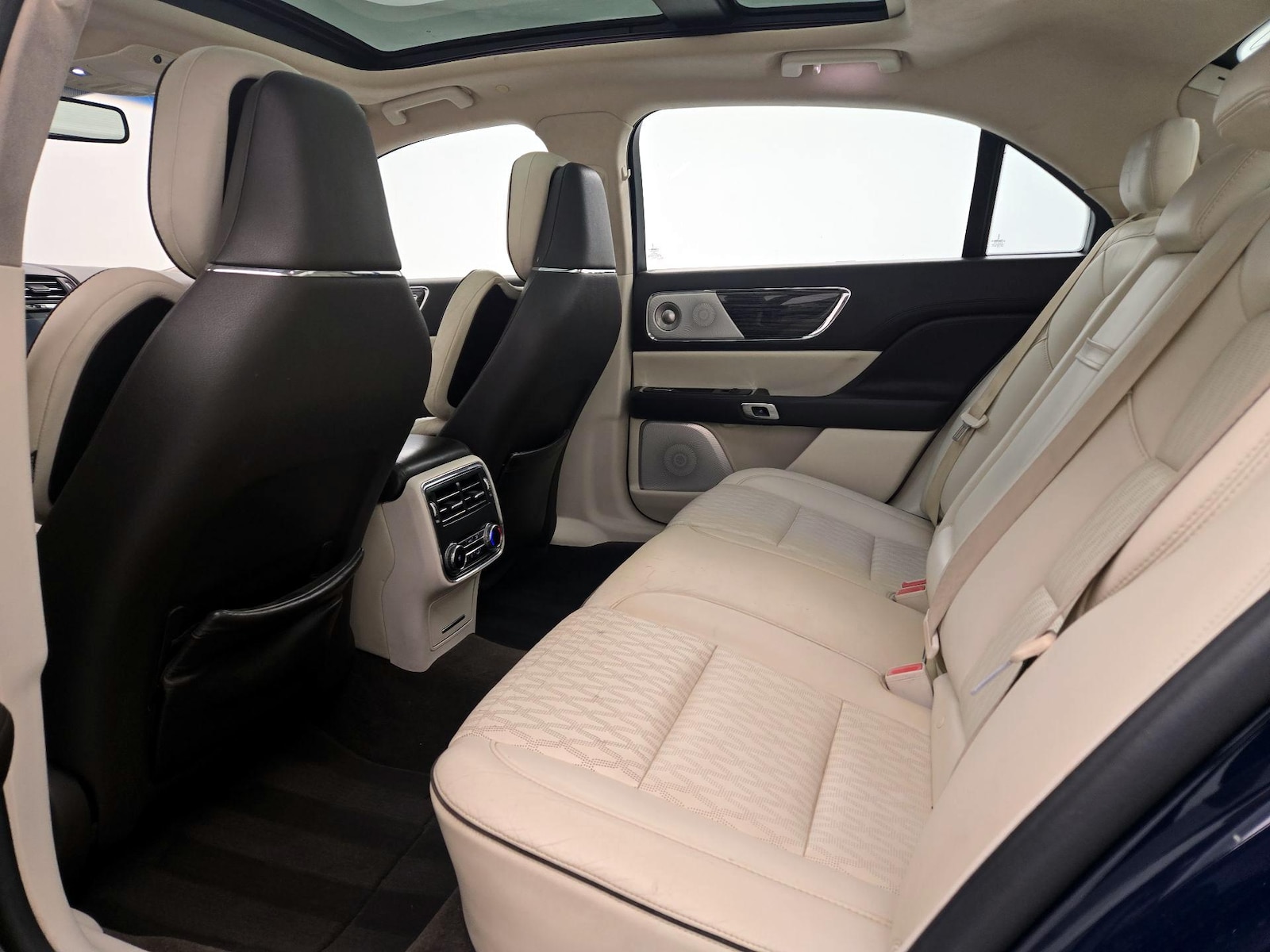 Rear A/C Seat(s)
