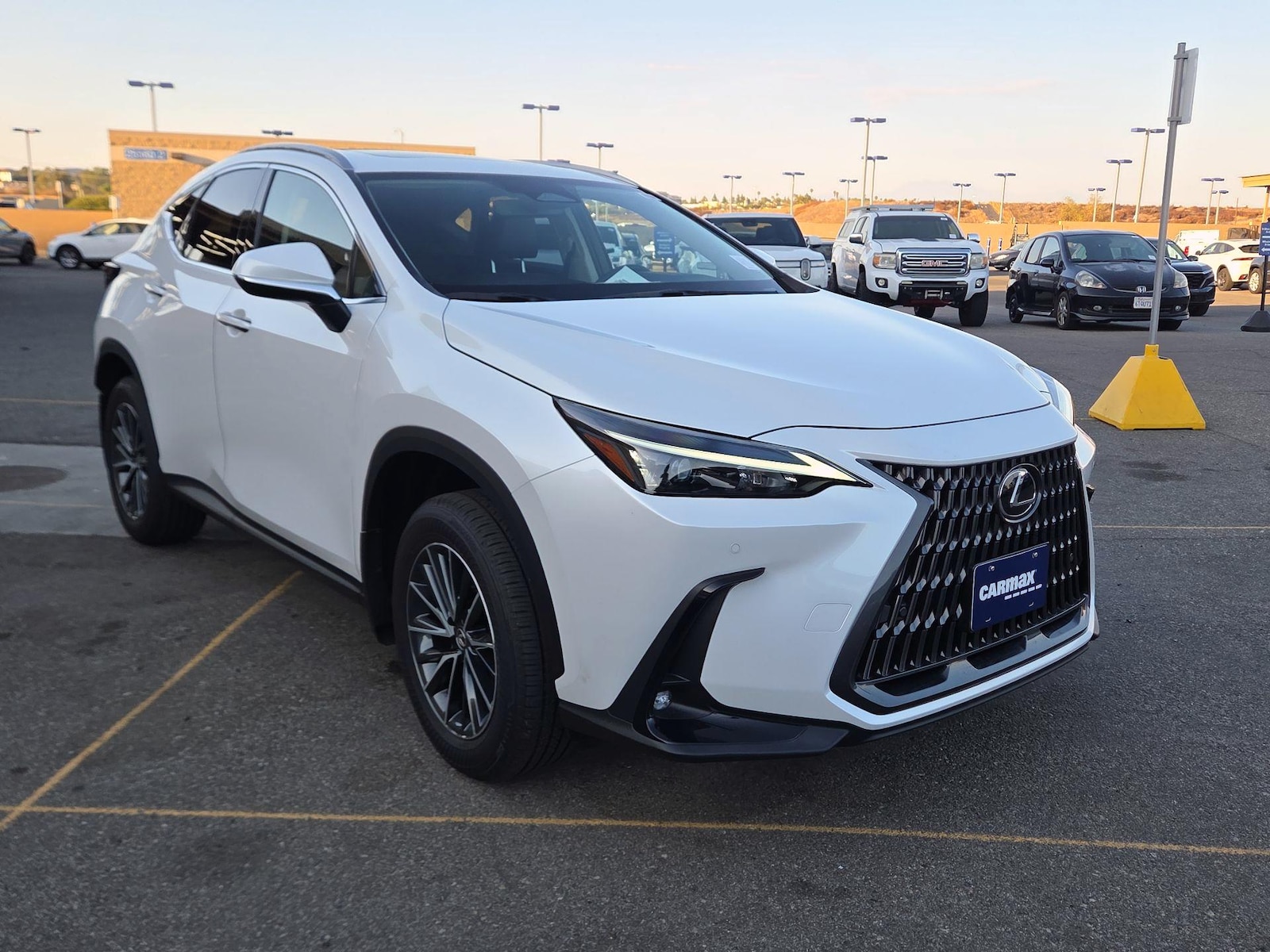 2025 Lexus NX Hybrid 350h - Photo 1