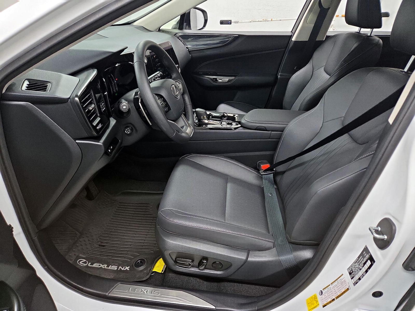 2025 Lexus NX Hybrid 350h - Photo 10