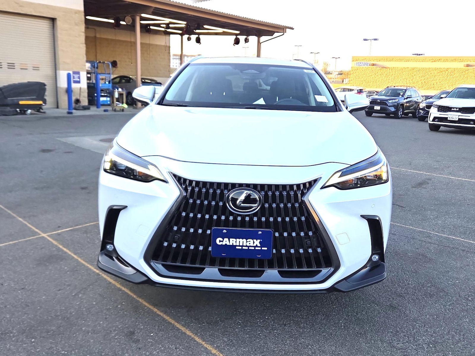 2025 Lexus NX Hybrid 350h - Photo 2