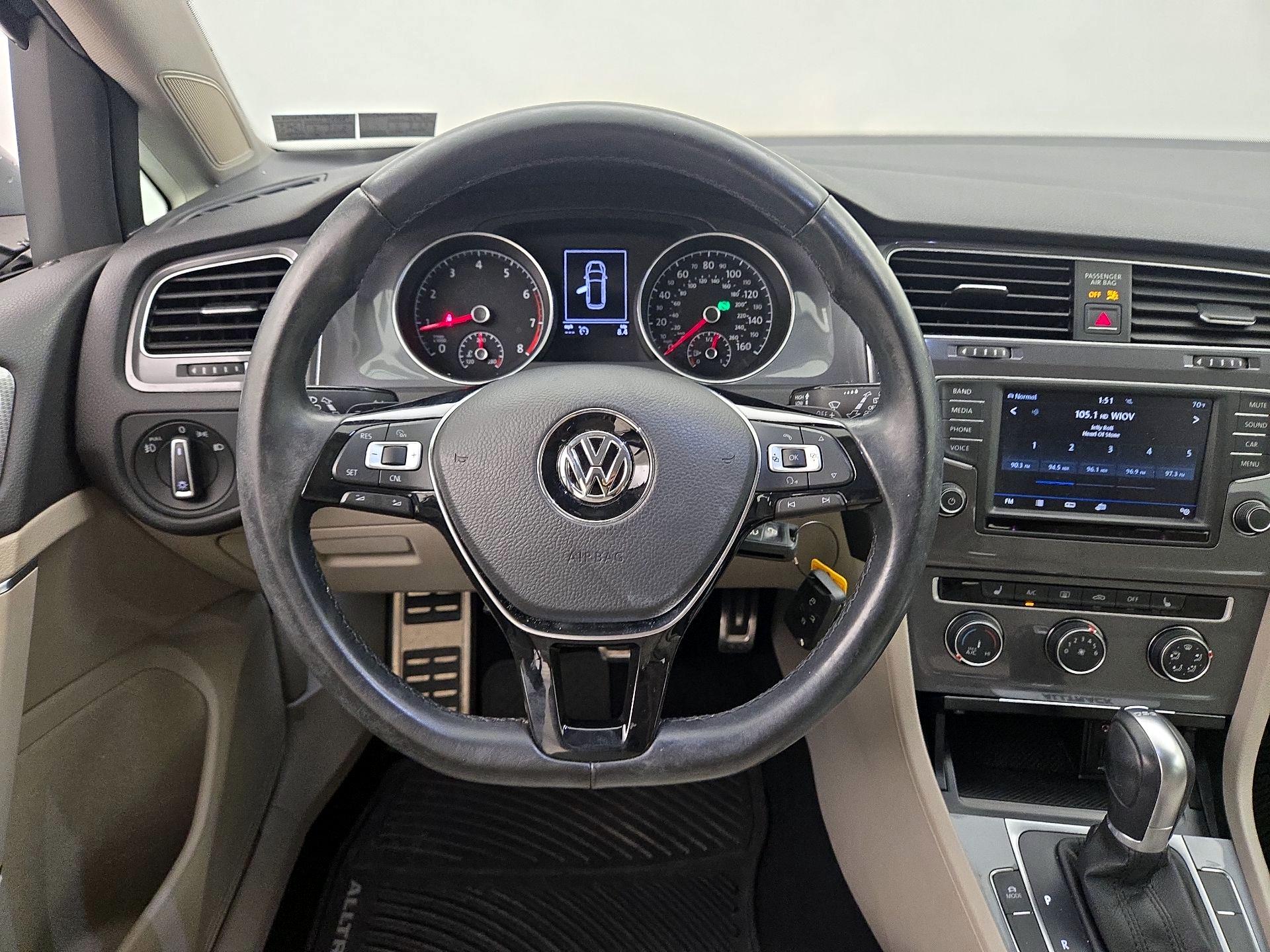 Thumbnail: 2017 Volkswagen Golf - 10