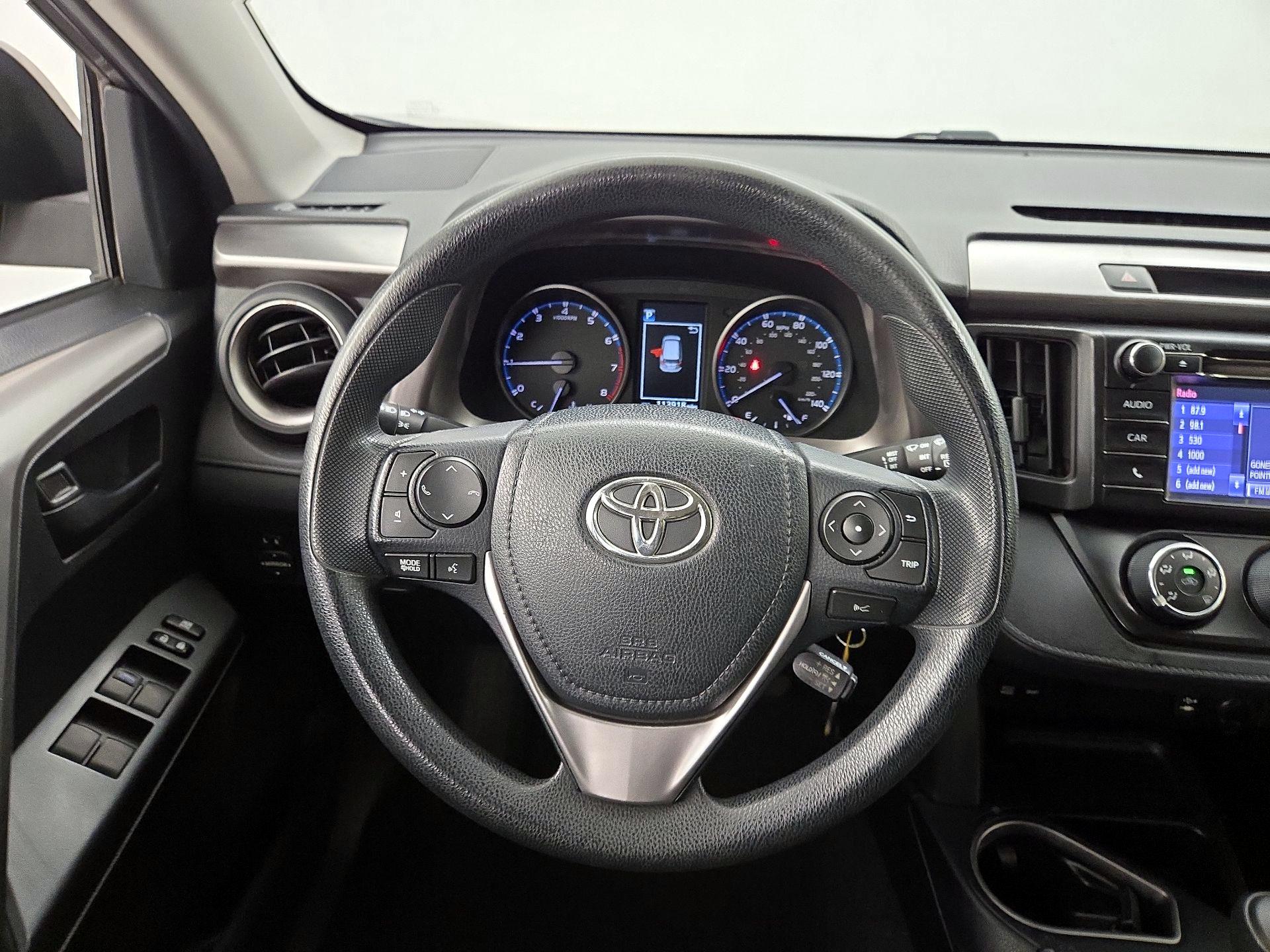 Thumbnail: 2018 Toyota RAV4 - 10