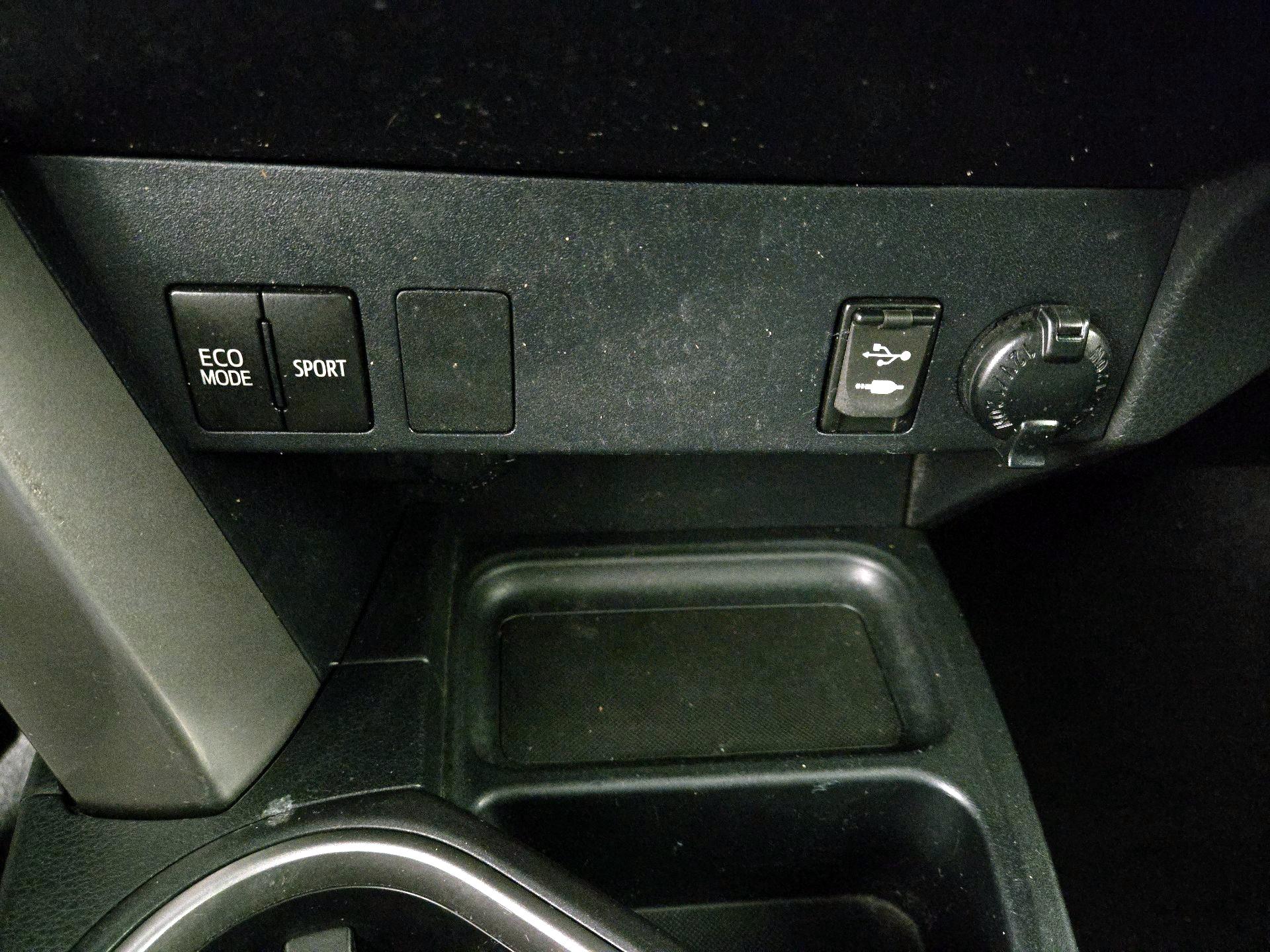 Thumbnail: 2018 Toyota RAV4 - 18
