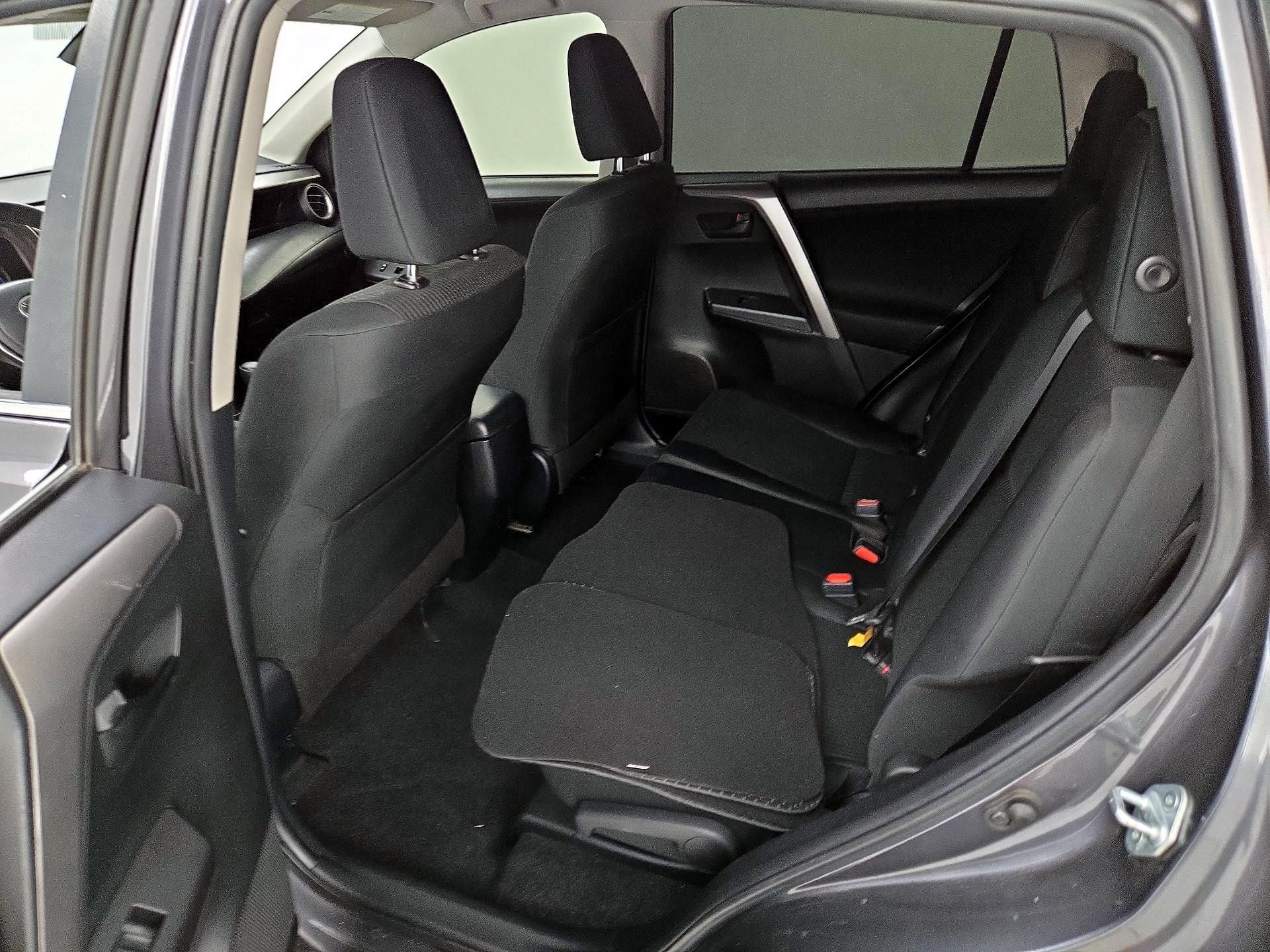 Thumbnail: 2018 Toyota RAV4 - 19