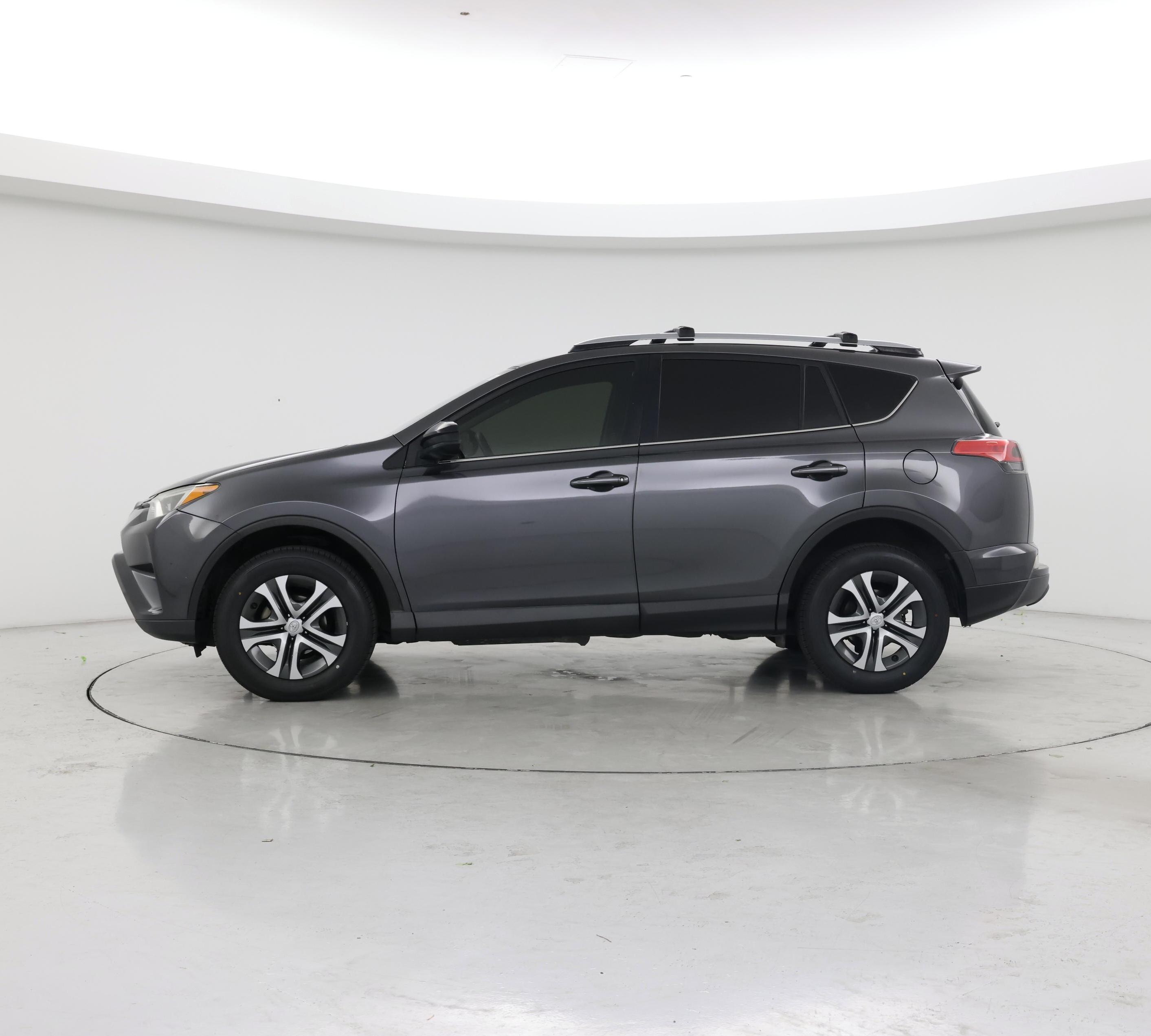 Thumbnail: 2018 Toyota RAV4 - 3